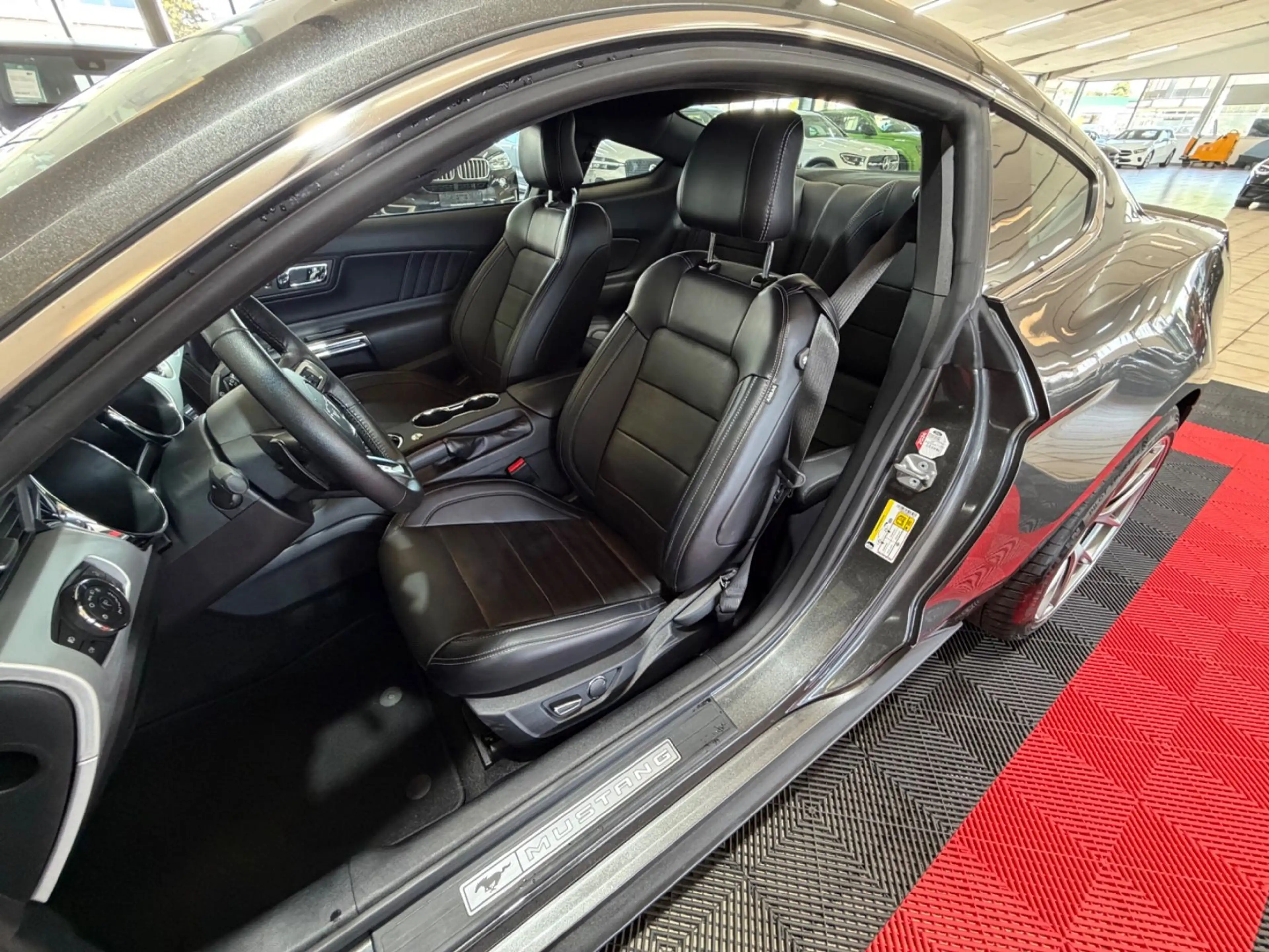 Ford Mustang GT Fastback — photo 13