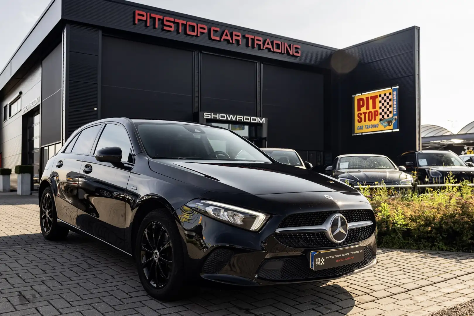 Mercedes-Benz A 250 e Premium, Black Pack, Leder, LED, Carplay! Schwarz - 1