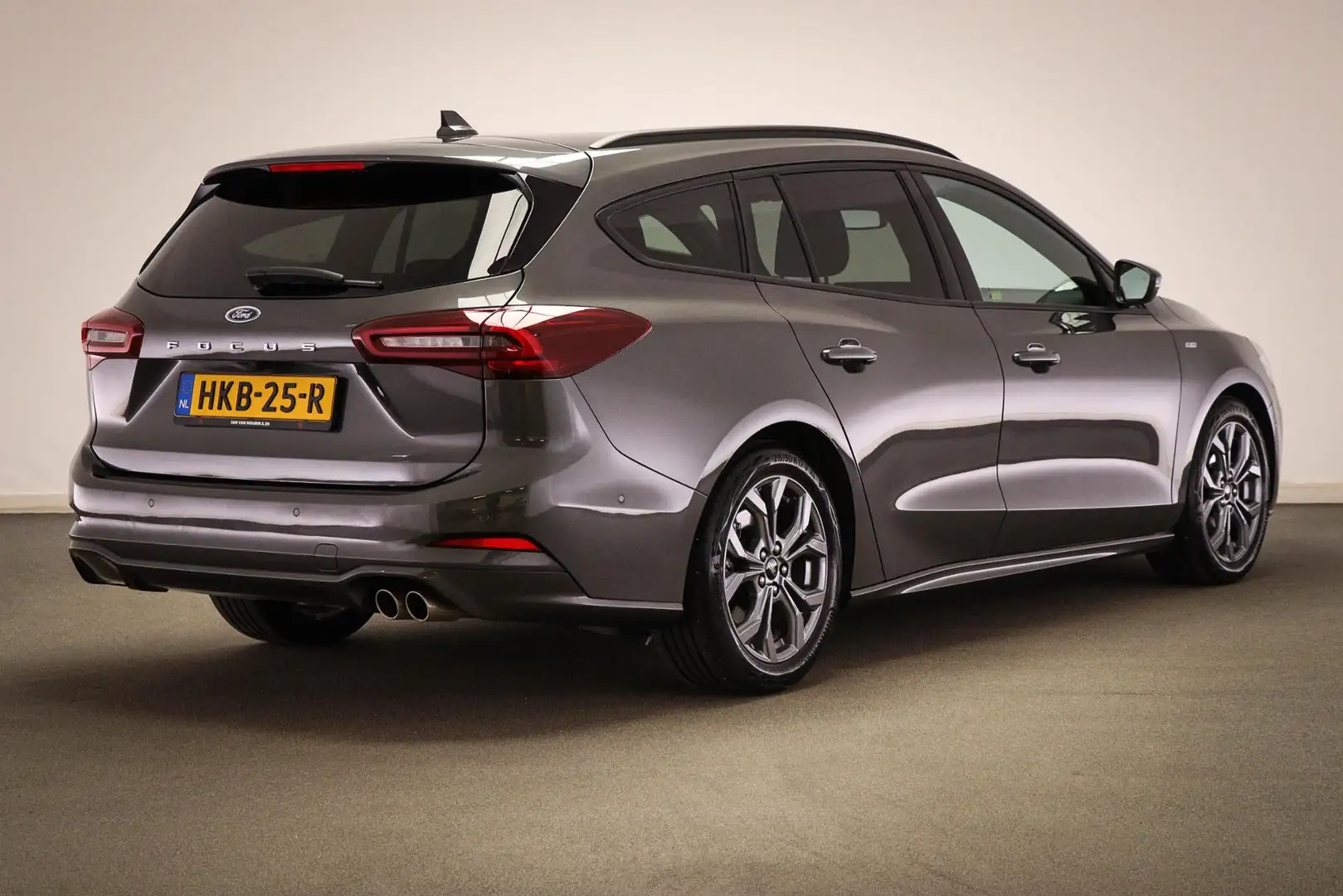 Ford Focus Wagon 1.0 EcoBoost Hybrid ST Line | WINTER / DRIVE Gris - 2