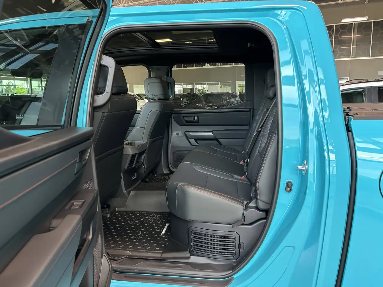 Toyota Tundra снимка Toyota Tundra