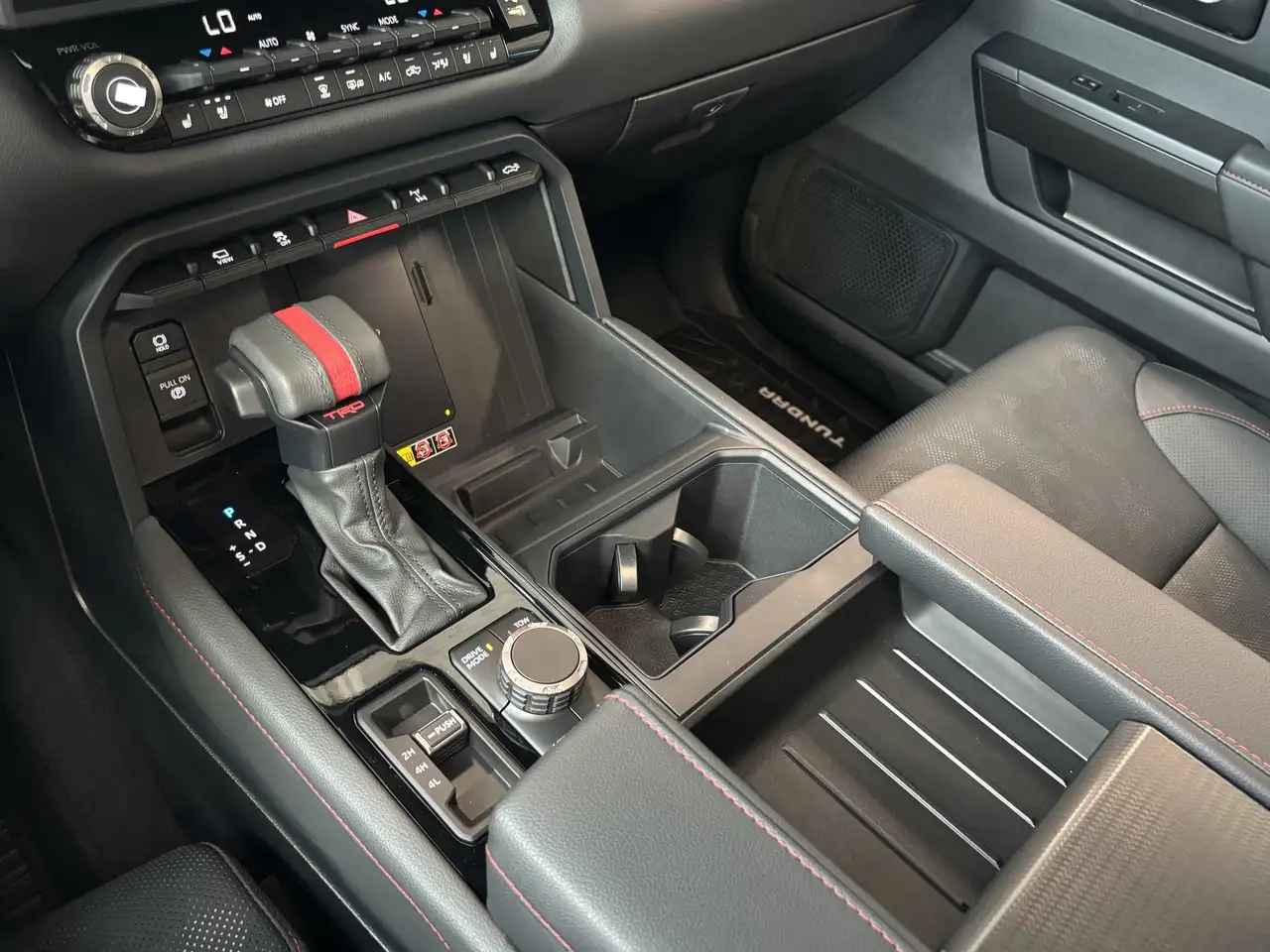 Toyota Tundra снимка Toyota Tundra