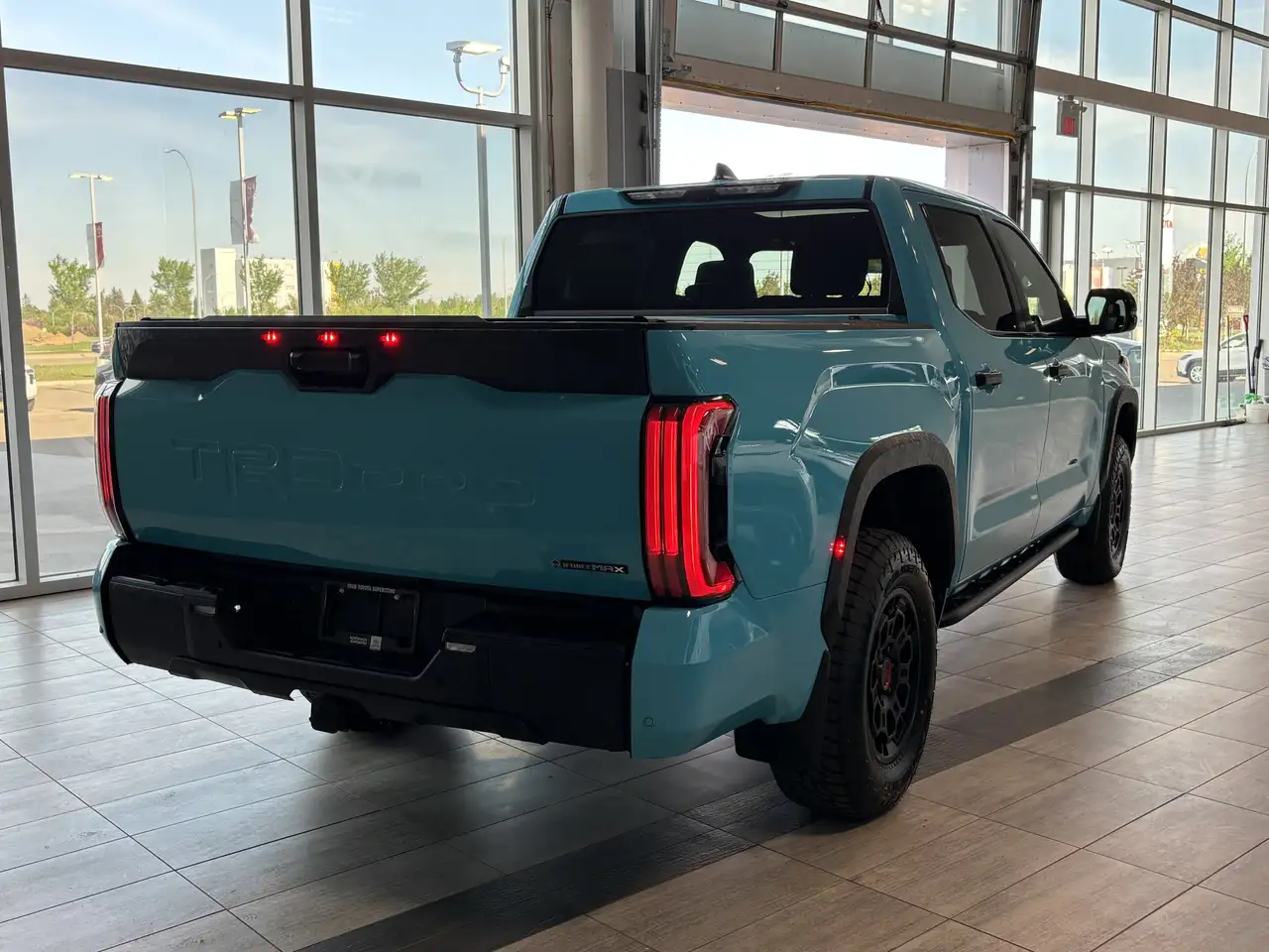 Toyota Tundra снимка Toyota Tundra
