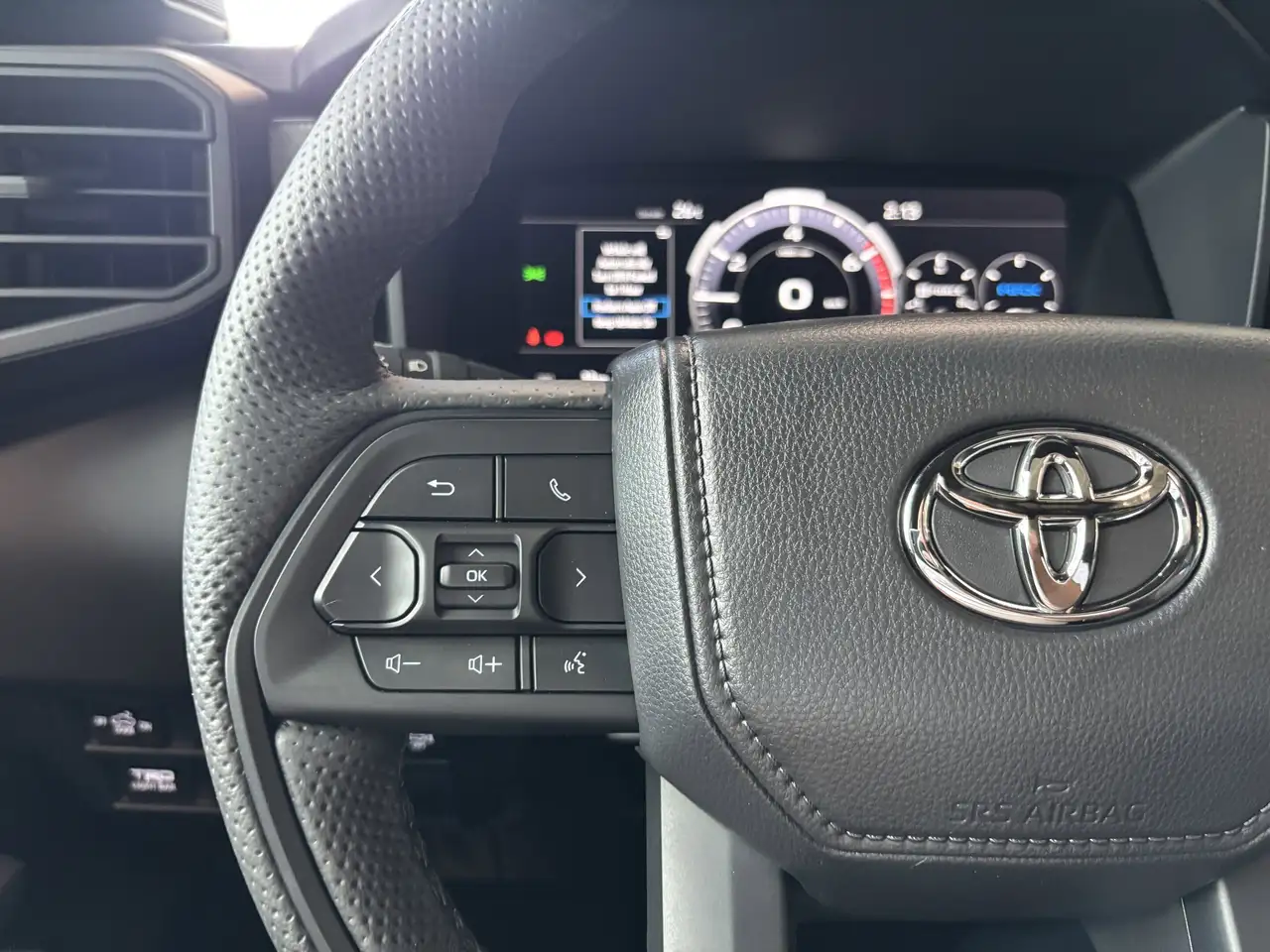 Toyota Tundra снимка Toyota Tundra