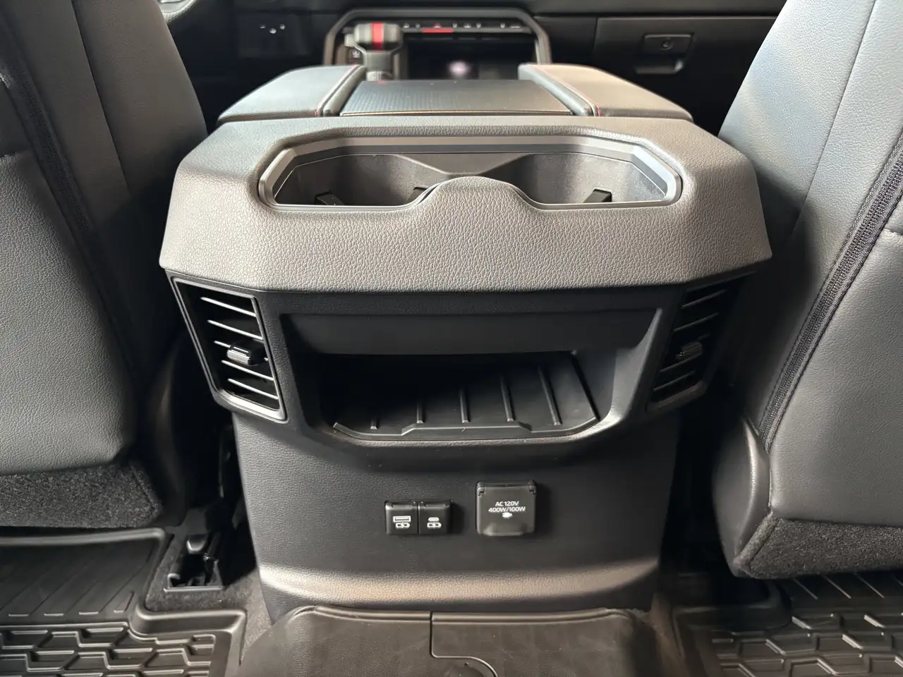 Toyota Tundra снимка Toyota Tundra