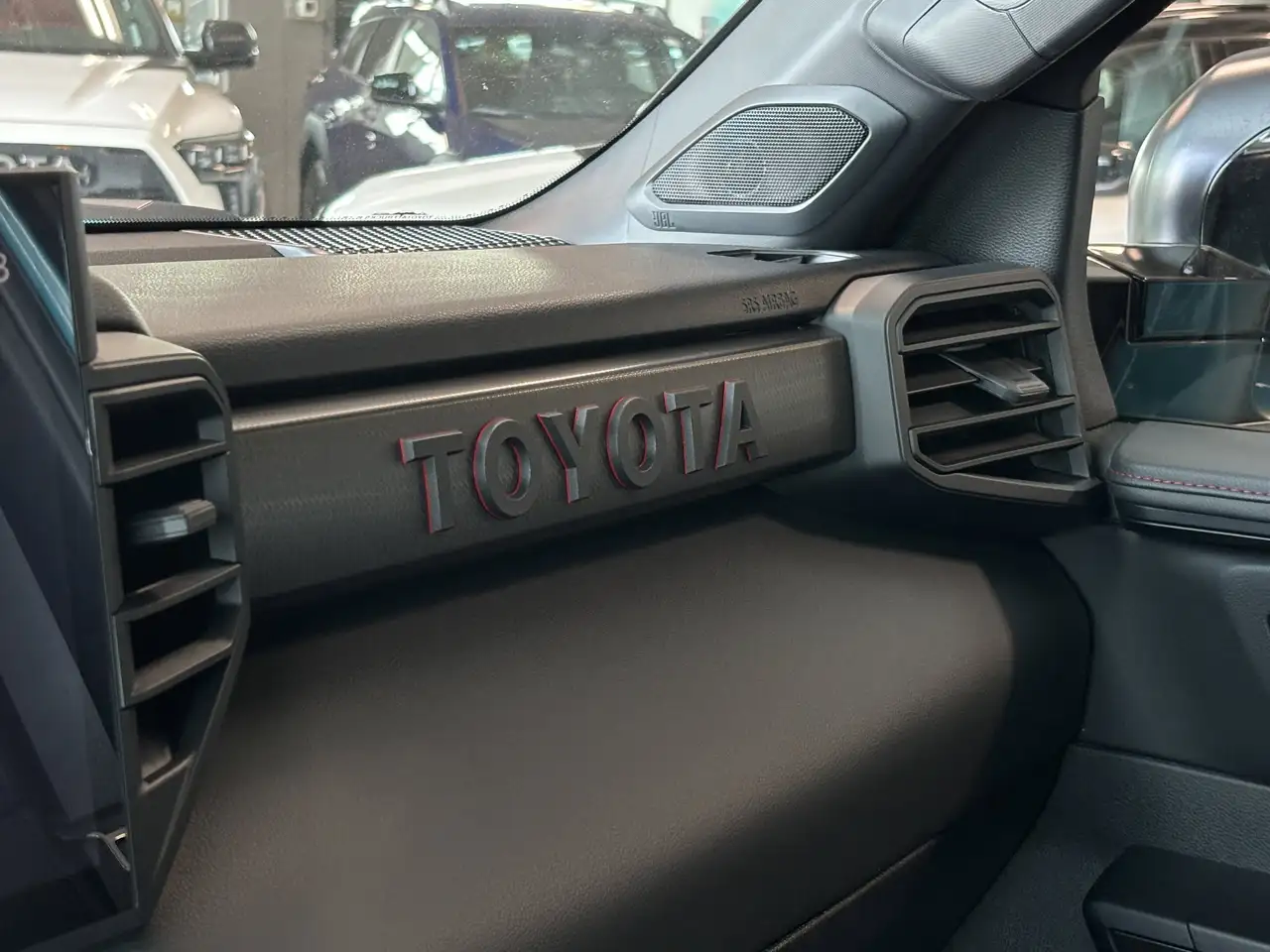 Toyota Tundra снимка Toyota Tundra