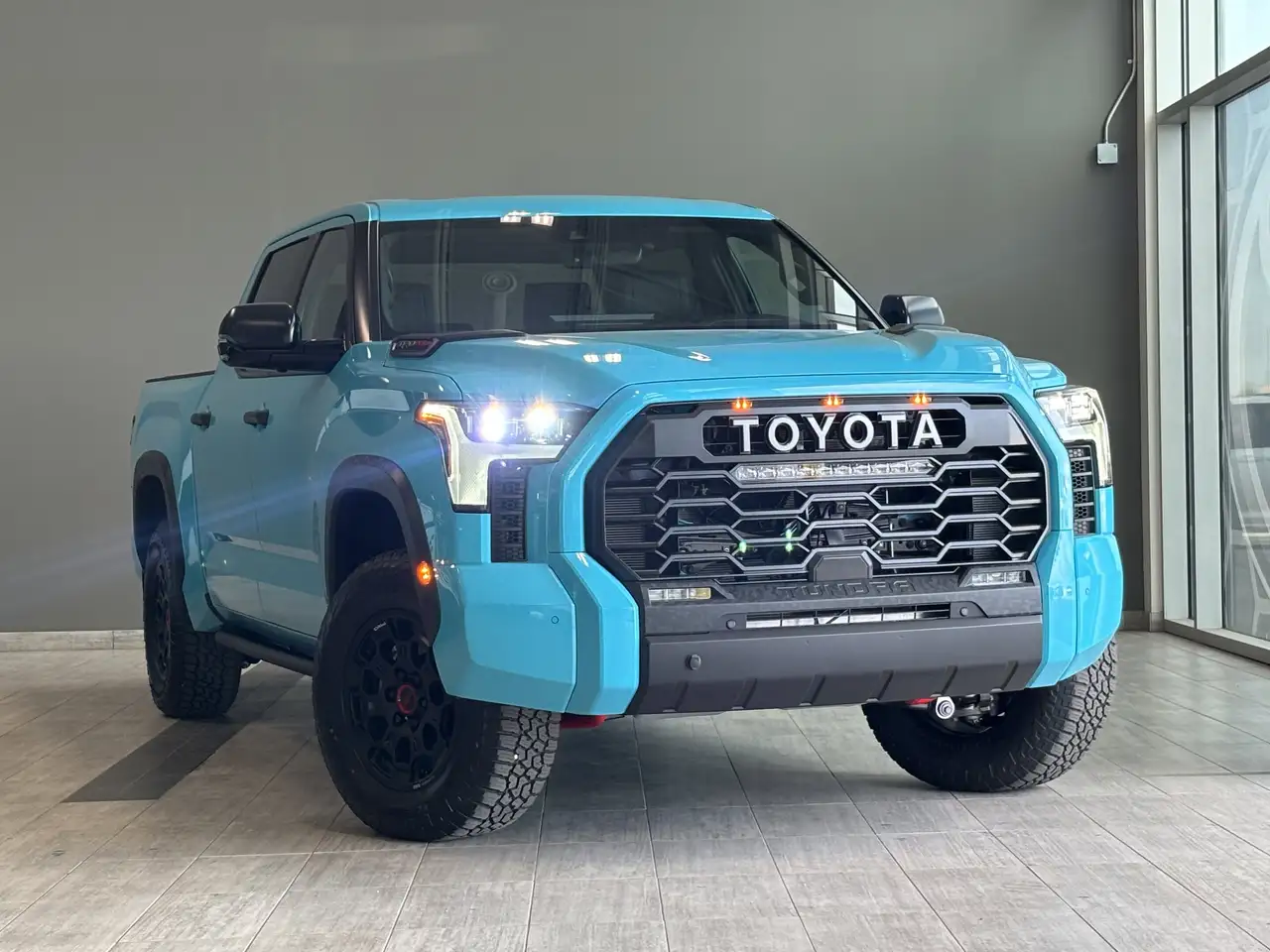 Toyota Tundra снимка Toyota Tundra