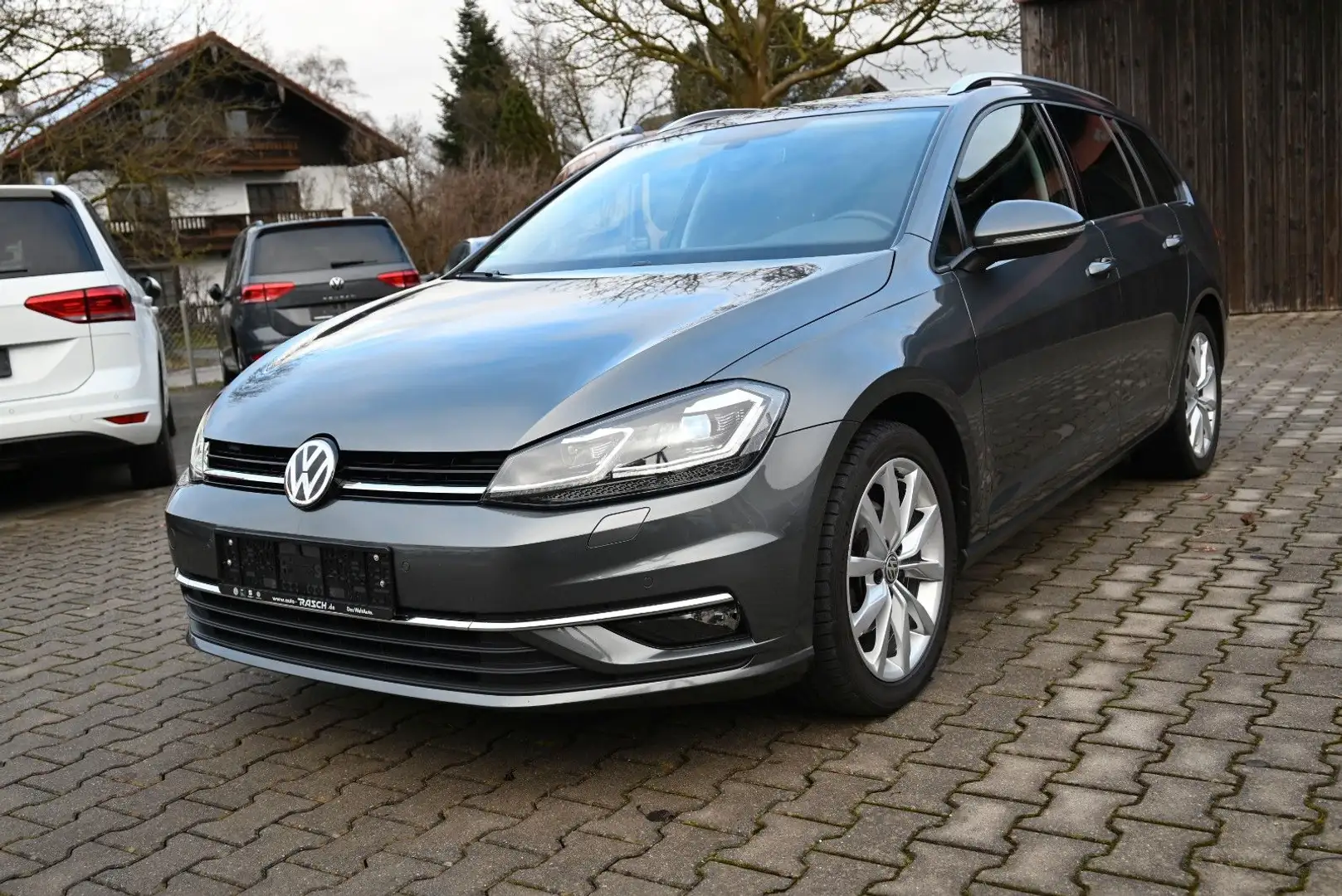 Volkswagen Golf VII Variant Highline/Virtual C./ACC/LED/AHK Grijs - 1