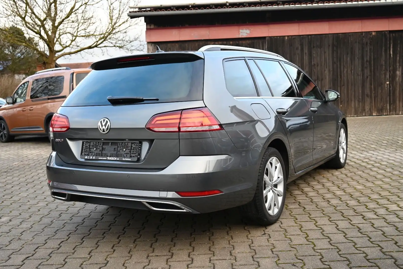 Volkswagen Golf VII Variant Highline/Virtual C./ACC/LED/AHK Grijs - 2