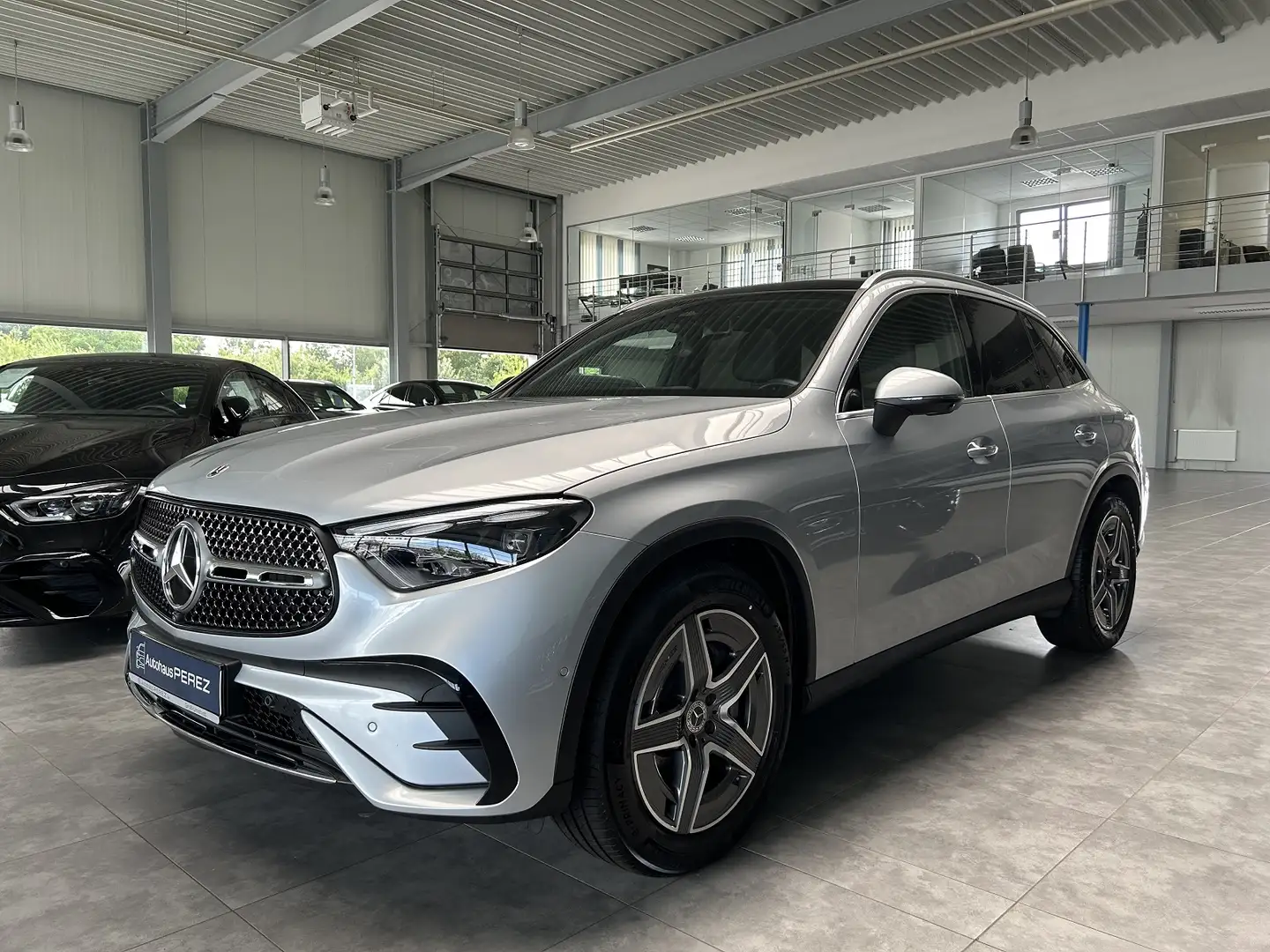 Mercedes-Benz GLC 300 4M AMG PREMIUM + DISTRONIC-PANORAMA-19´´ Argent - 2