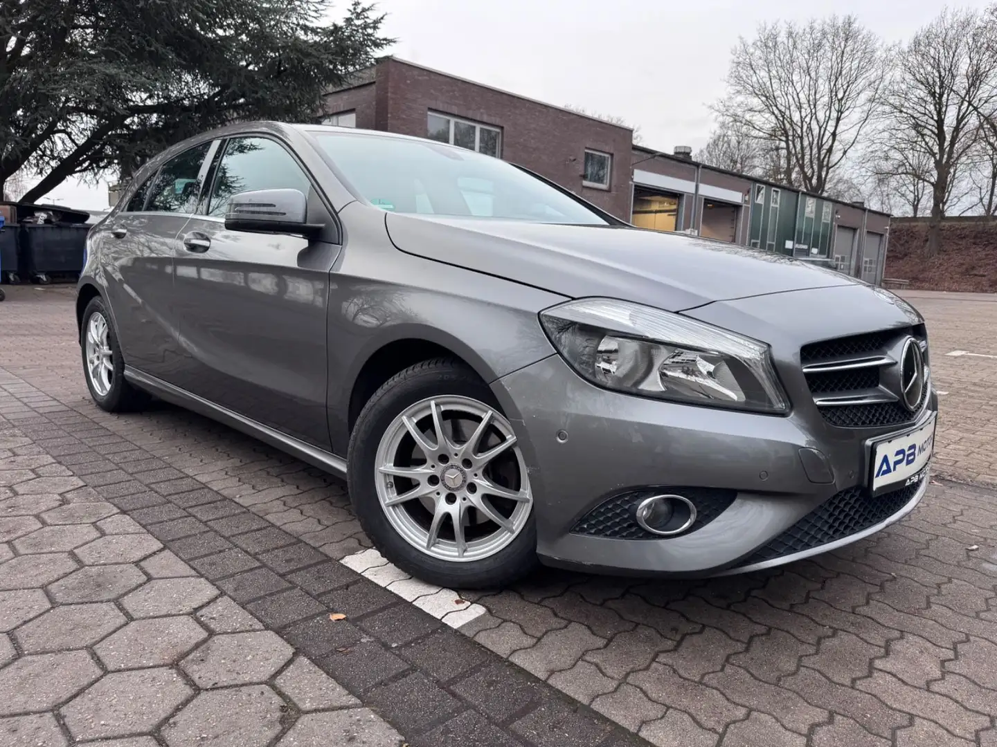 Mercedes-Benz A 200 BE NAVI SITZHZG. PDC ALU PARK-ASSIST EU6 Grau - 1
