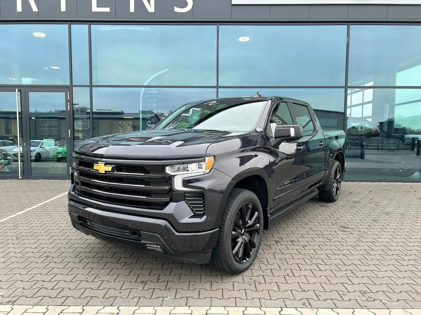 Chevrolet Silverado High Country 6.2 V8 Black LED ACC 360° Leder 22" Grijs - 1