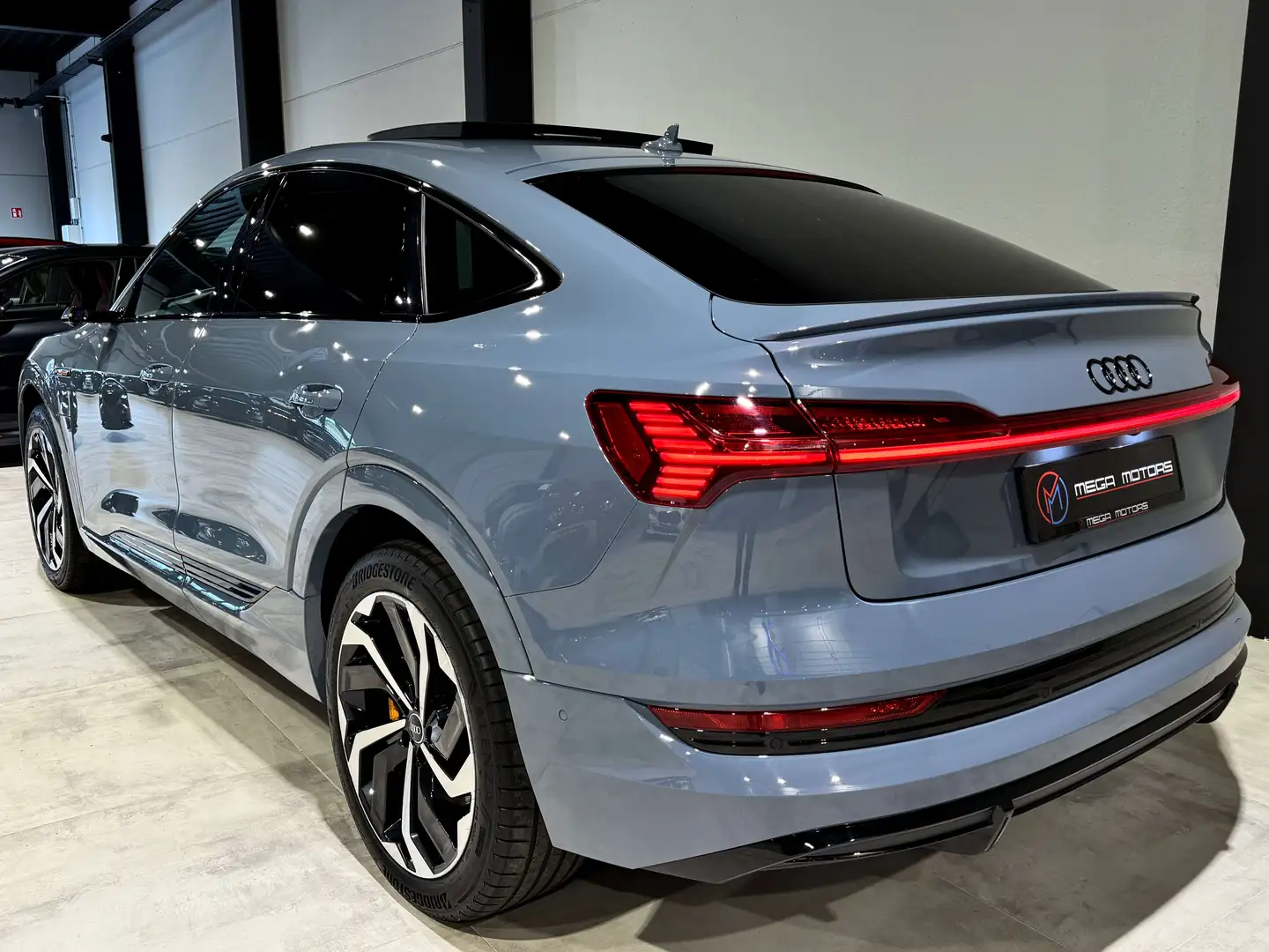 Audi Q8 e-tron SPORTBACK 55\ QUATTRO 106Kw S-LiNE + COMPETiTiON\ Bleu - 2