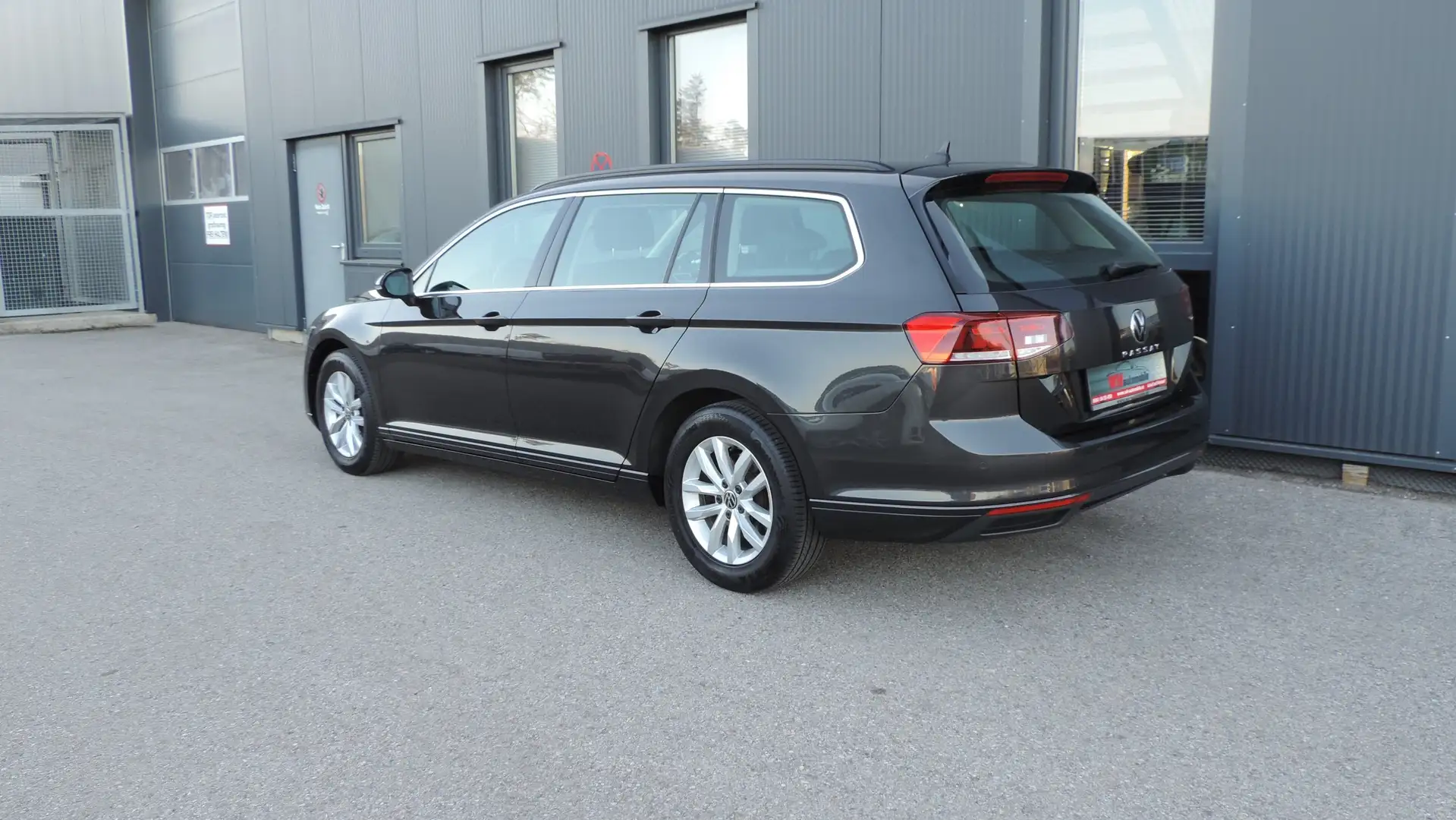 Volkswagen Passat Variant Business 2,0 SCR TDI DSG / MODELL 2021 / ACC / LED Grau - 2