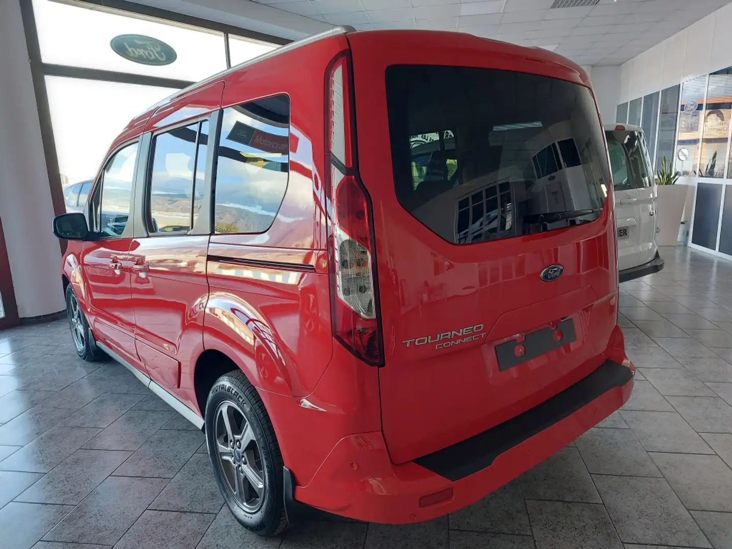 Ford Tourneo Connect 1.5TDCi Auto-S&S Titanium Aut. 120 Rojo - 2