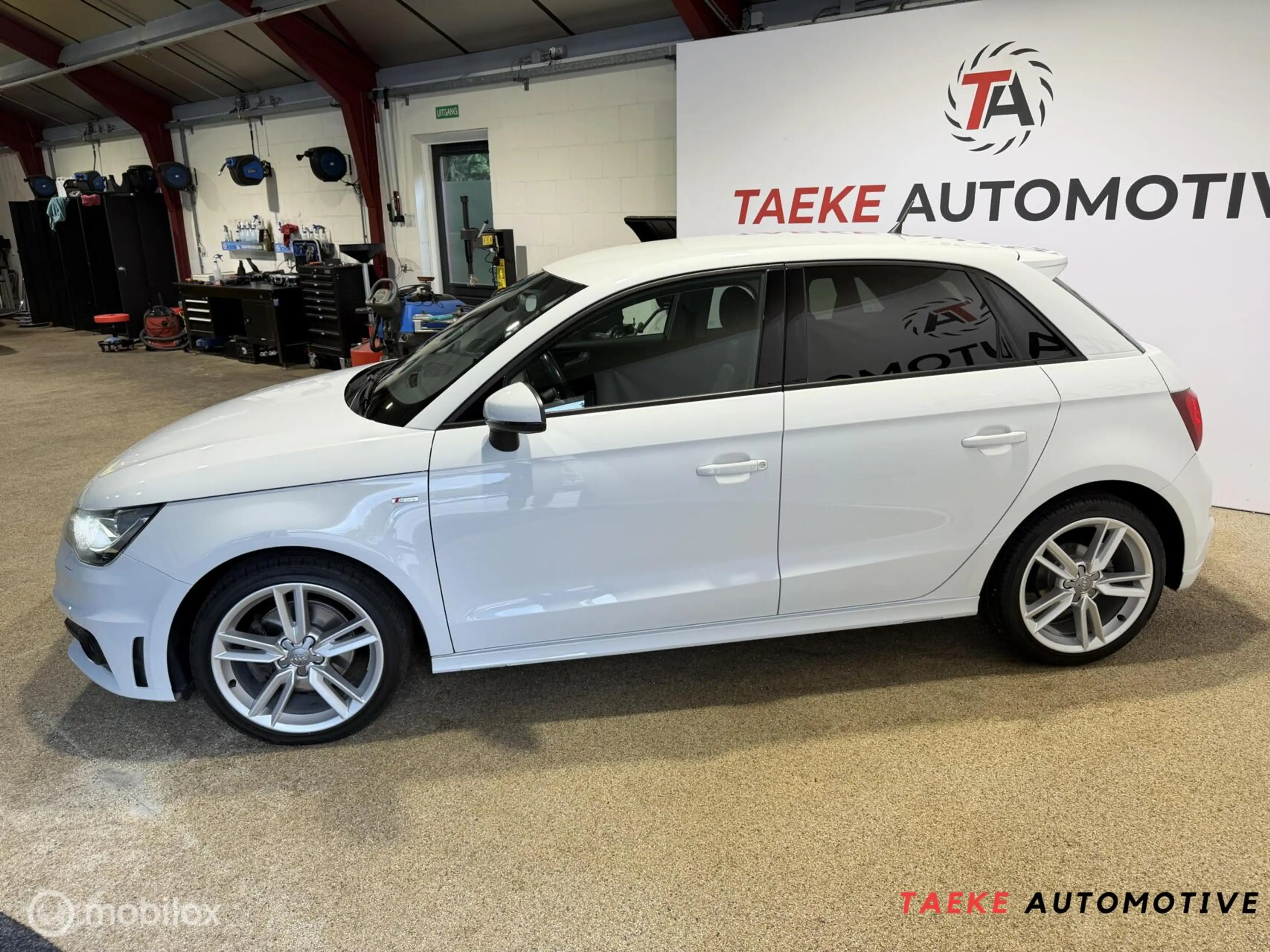 Audi A1 Sportback 1.4 TFSI Pro Line S AUT/CLIMA/LEDER/PDC — photo 2