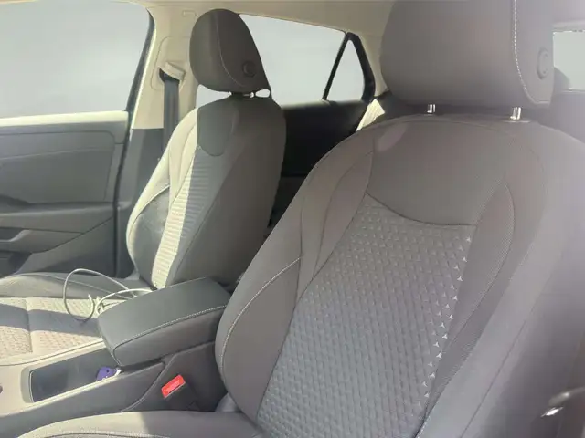 Volkswagen T-Roc view 9