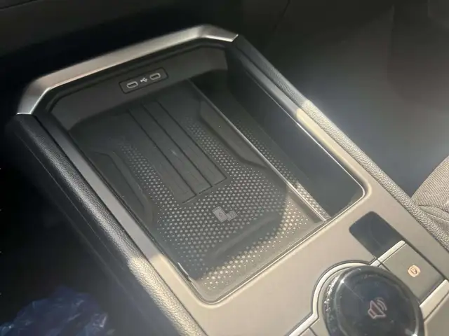 Volkswagen T-Roc view 16