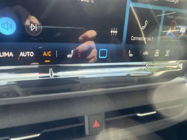 Volkswagen T-Roc view 19