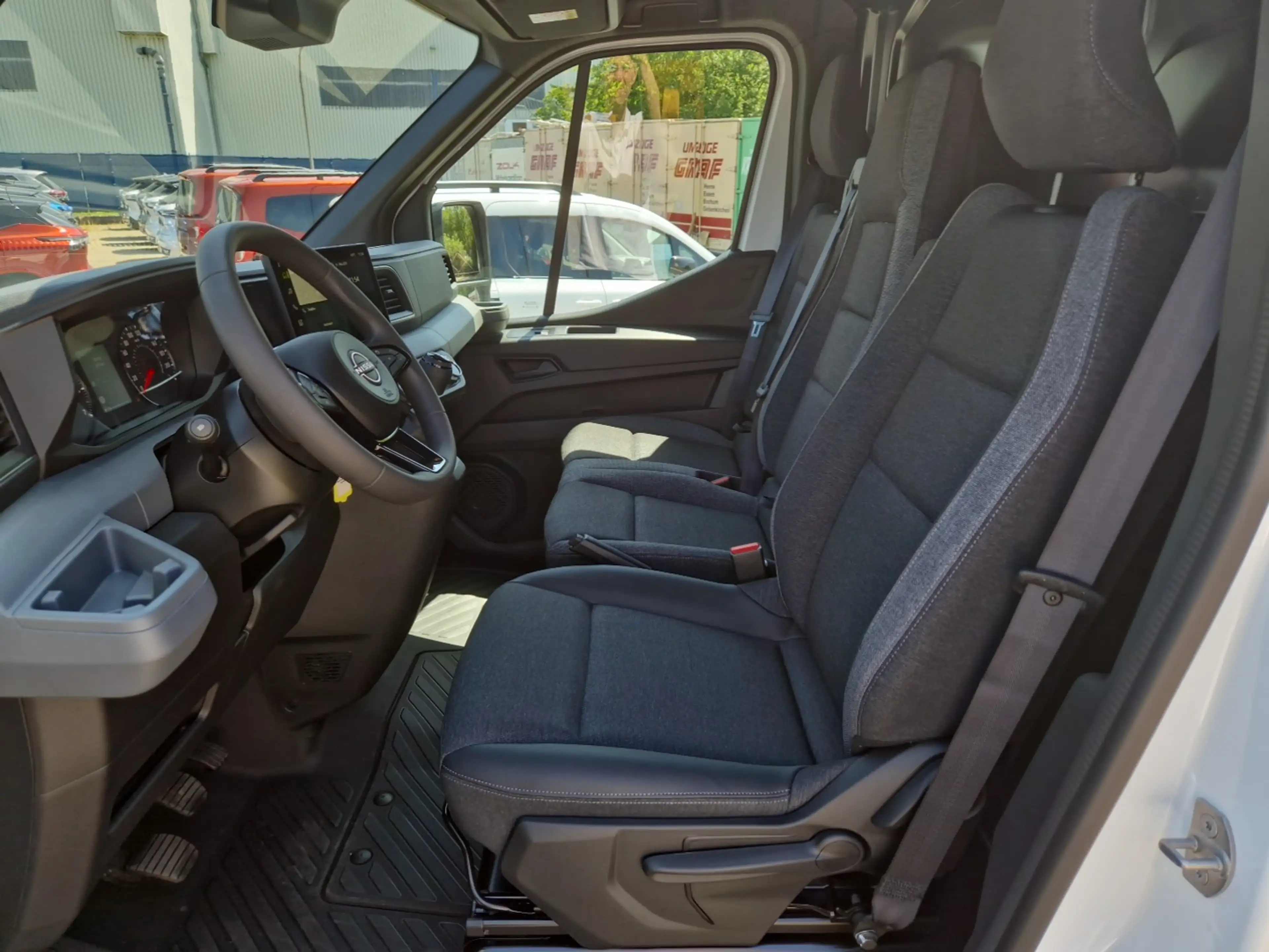 Nissan Interstar Kasten N-Connecta  L2H2 35 dci130 FWD MT LRB 270 B — photo 11