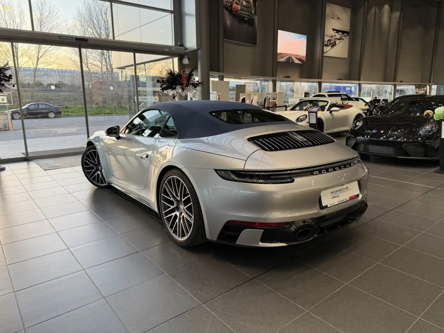 Porsche 992 Carrera 4S Cabriolet PDK Silber - 2
