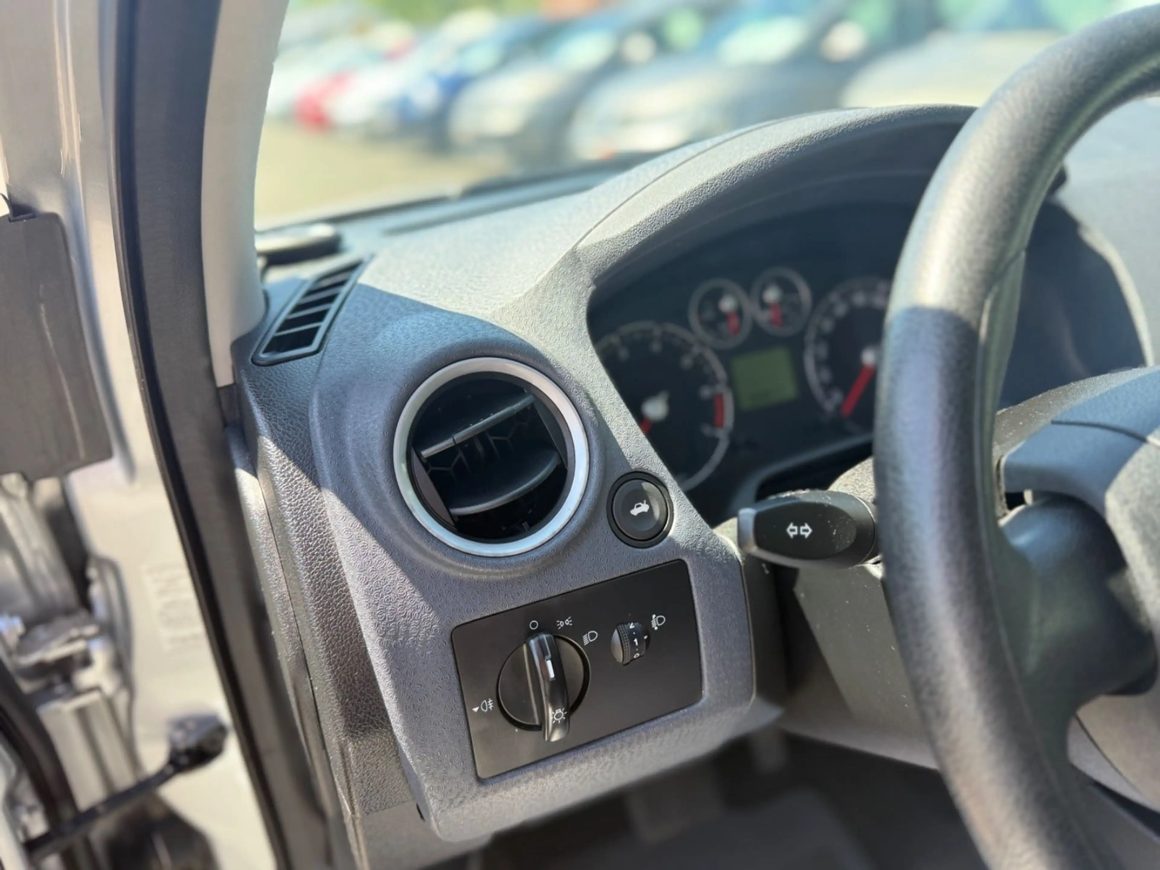 Ford Fusion Fun! TÜV NEU! Automatik! Wenig KM! — photo 12
