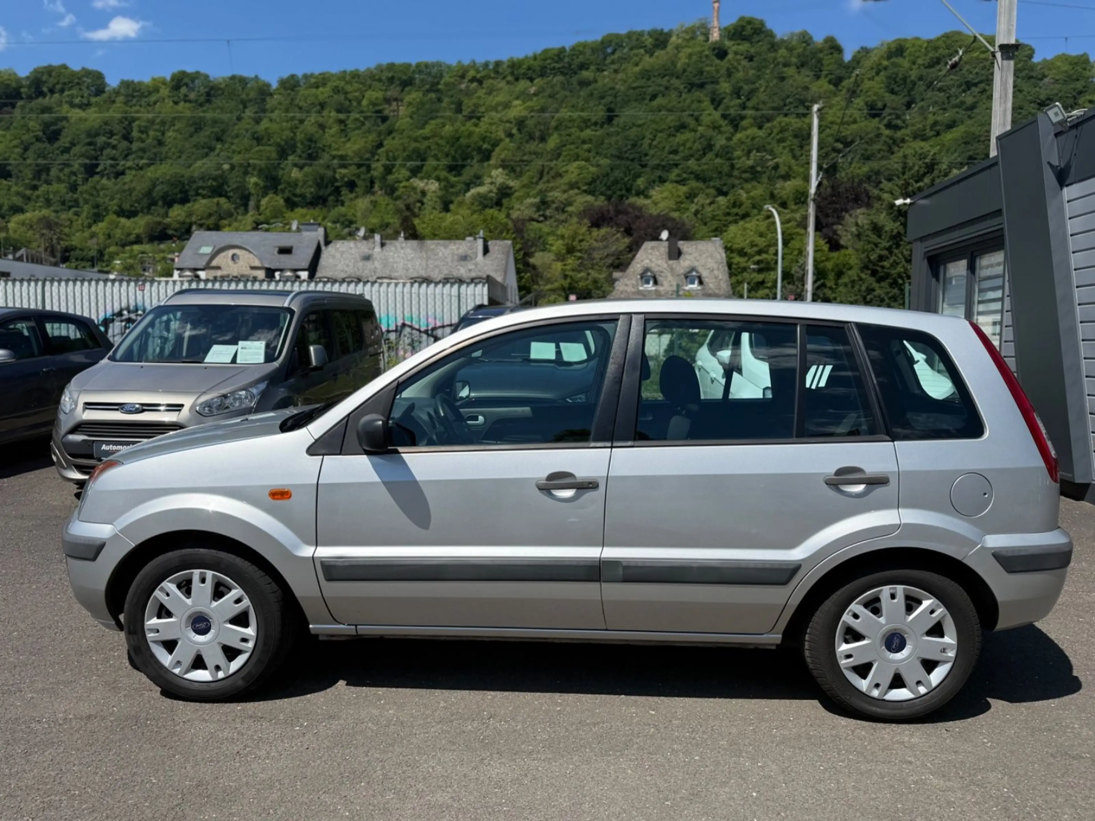 Ford Fusion Fun! TÜV NEU! Automatik! Wenig KM! — photo 3
