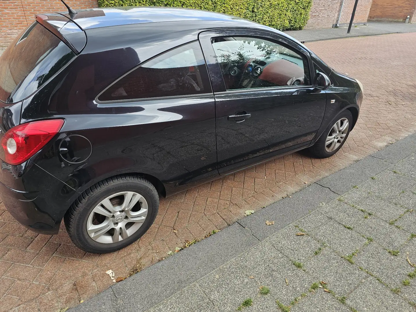 Opel Corsa 1.2-16V Essentia Zwart - 1