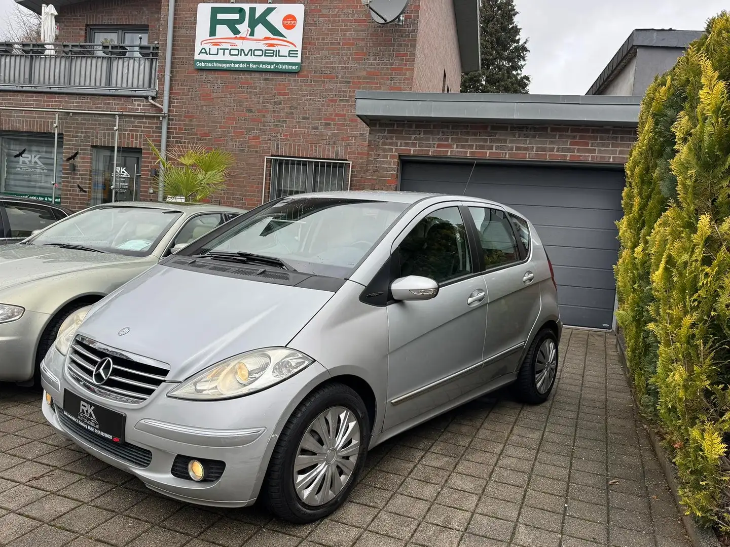 Mercedes-Benz A 180 A 180 CDI AUTOMATIK Silber - 1