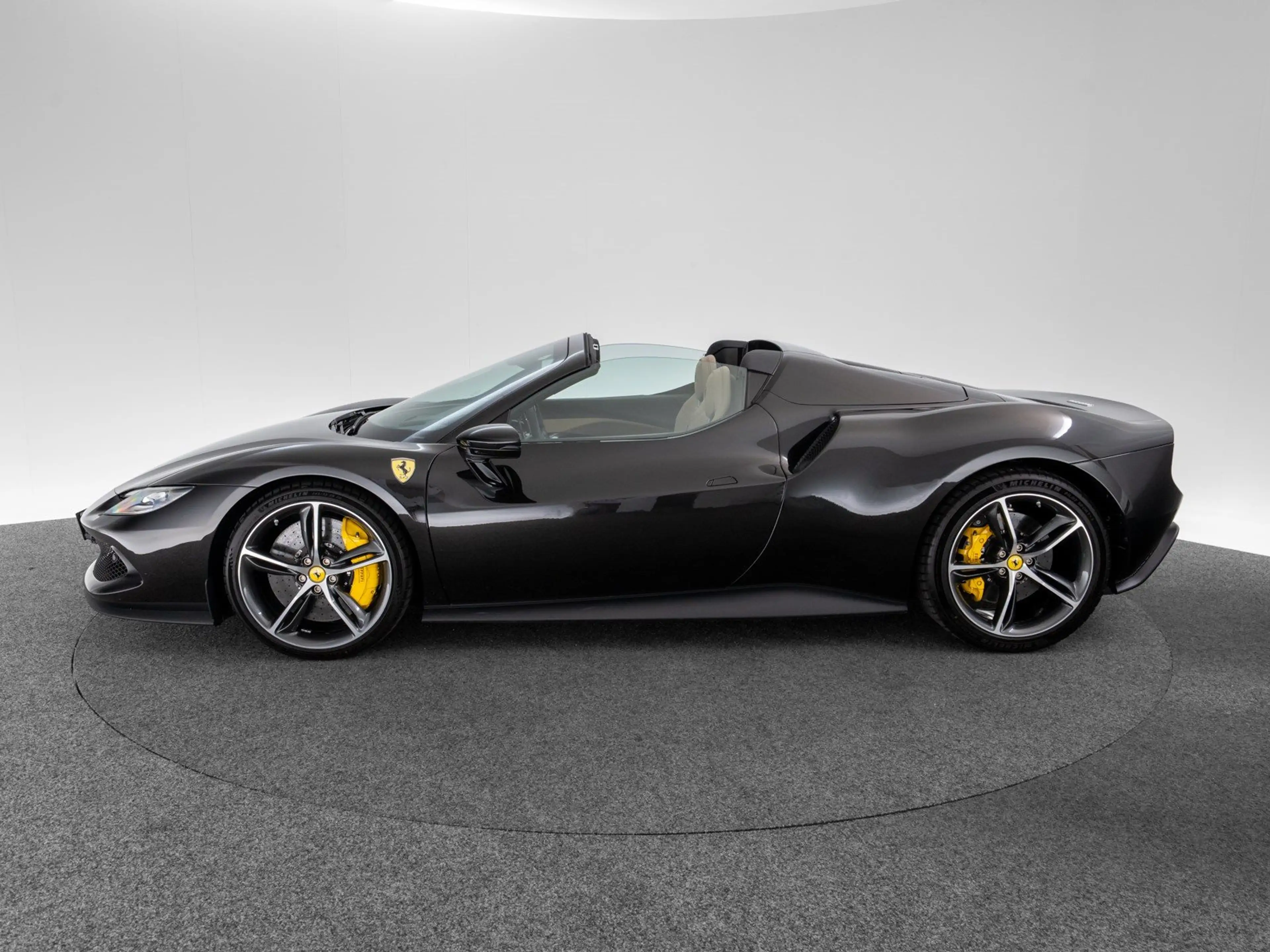 Ferrari 296 GTS — photo 2