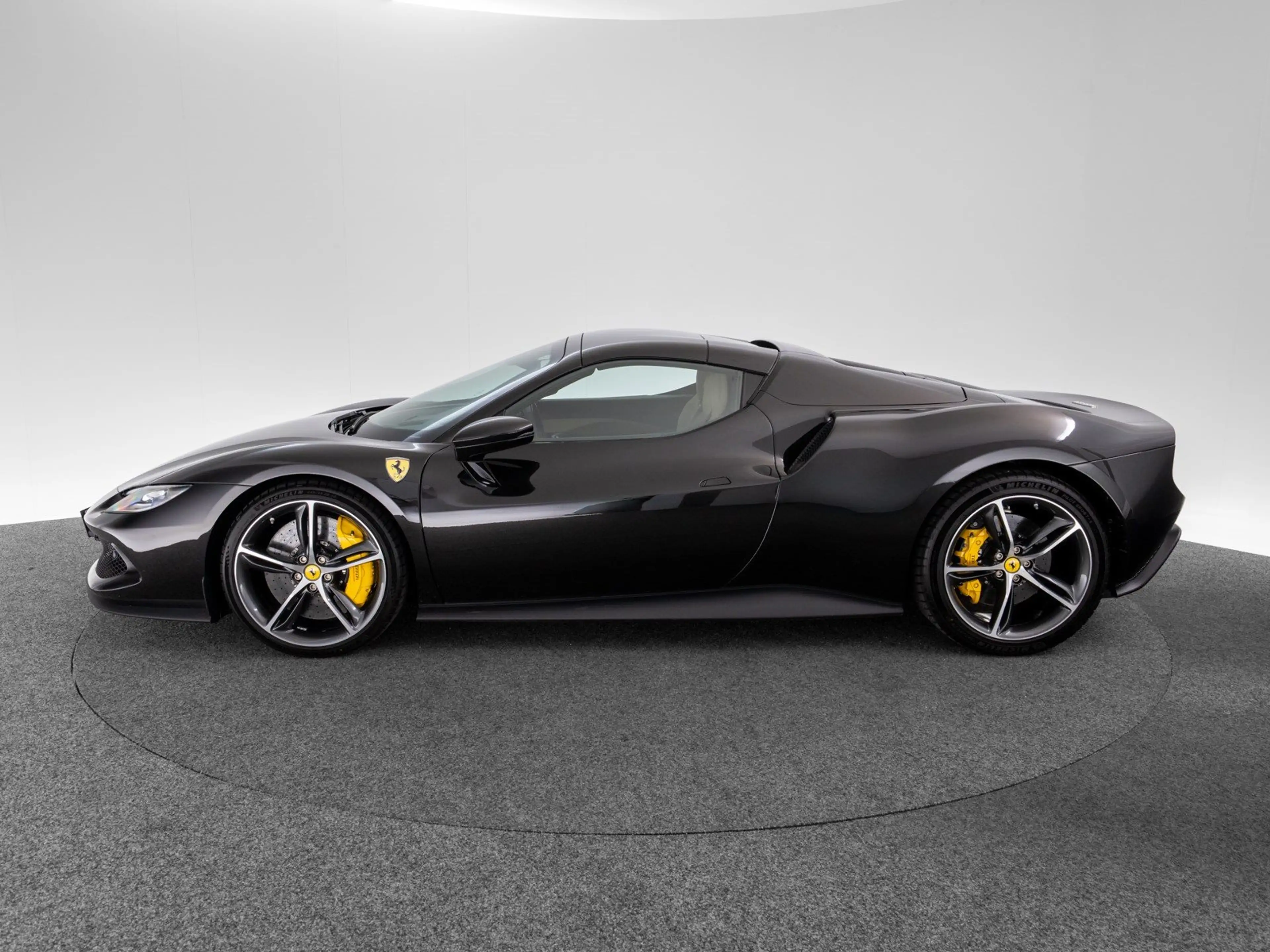 Ferrari 296 GTS — photo 11