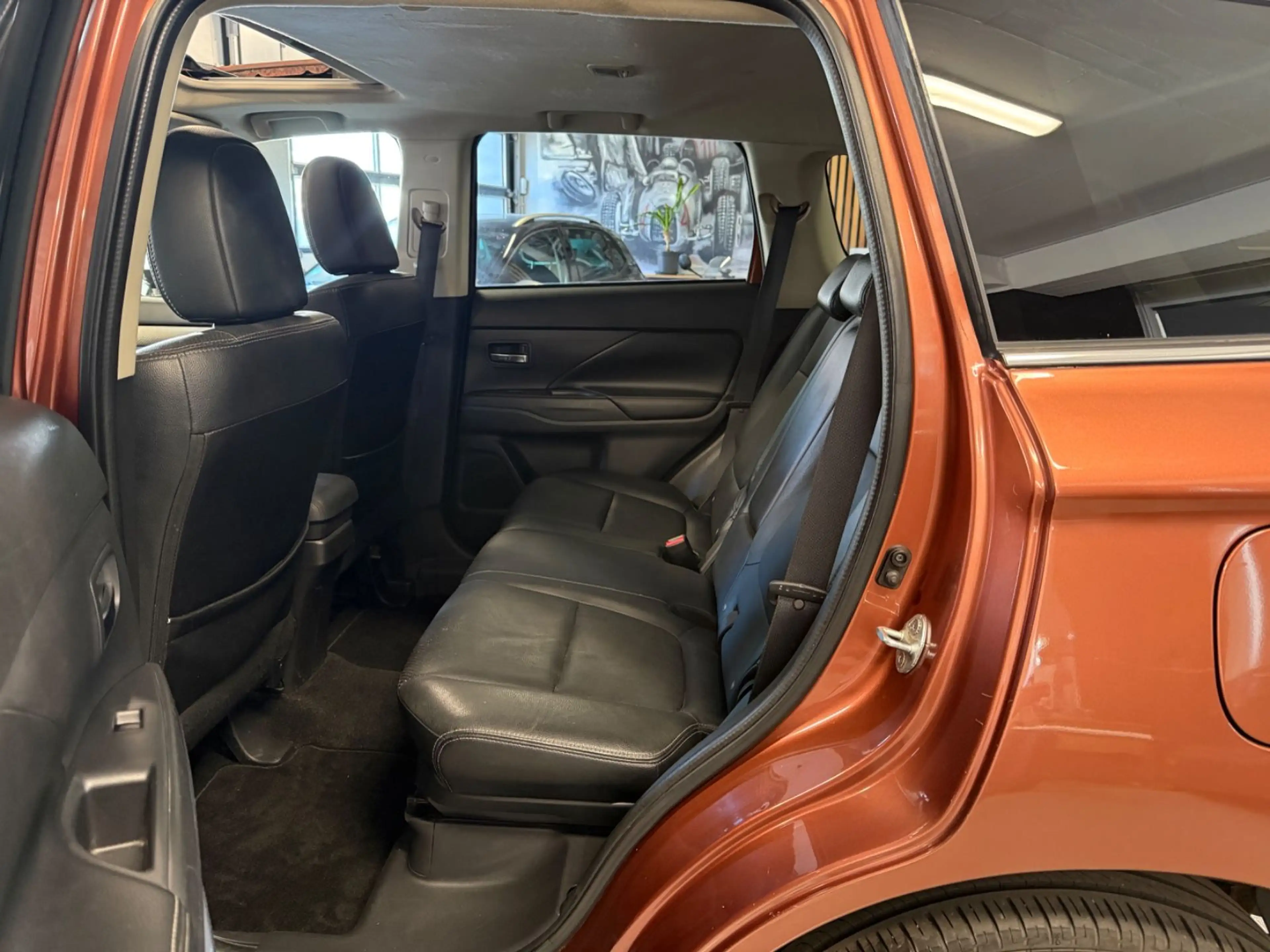 Mitsubishi Outlander 2.2 DI- 4WD 1HAND AHK XENON RKM 7 SITZ — photo 10
