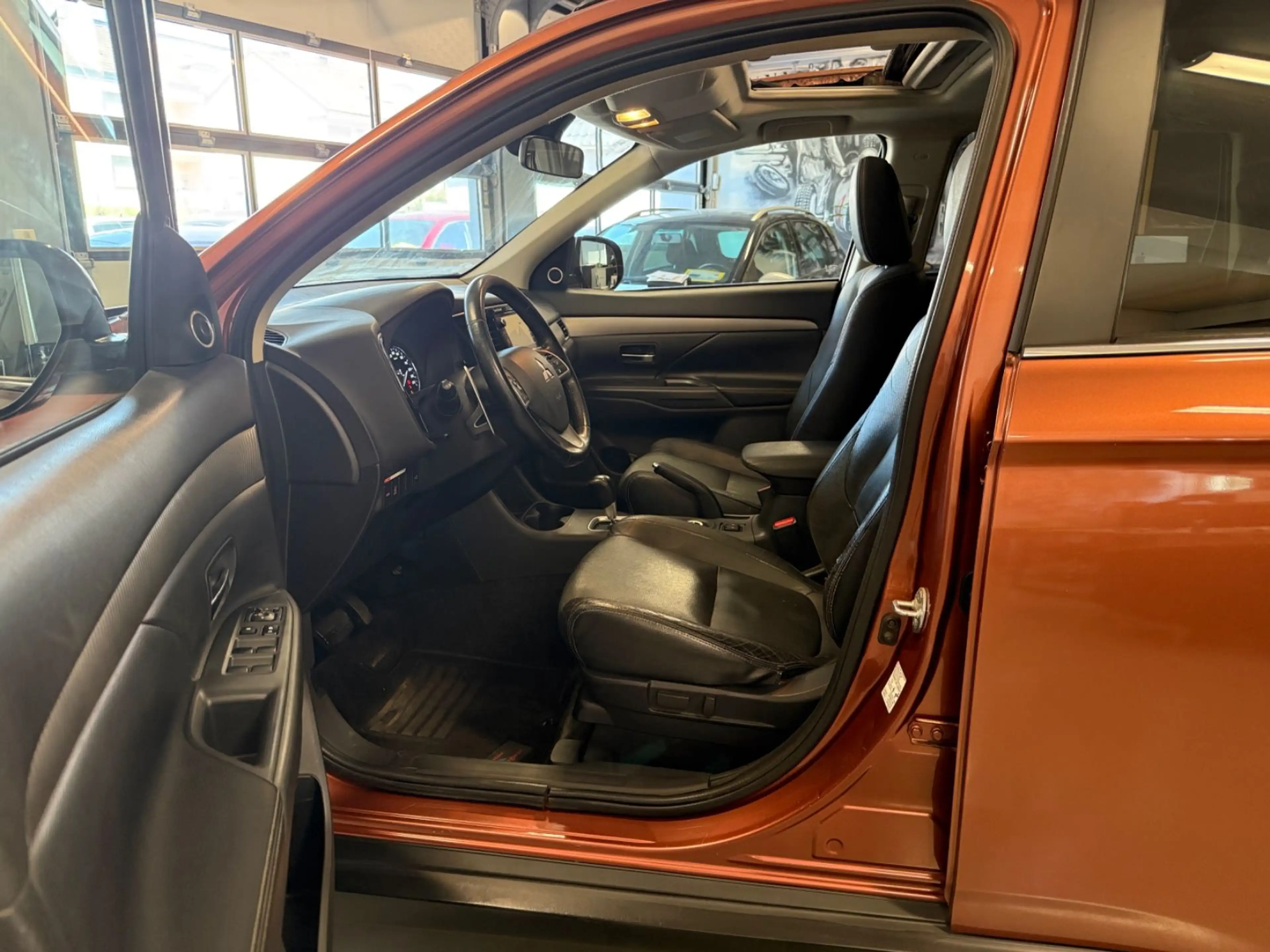 Mitsubishi Outlander 2.2 DI- 4WD 1HAND AHK XENON RKM 7 SITZ — photo 9