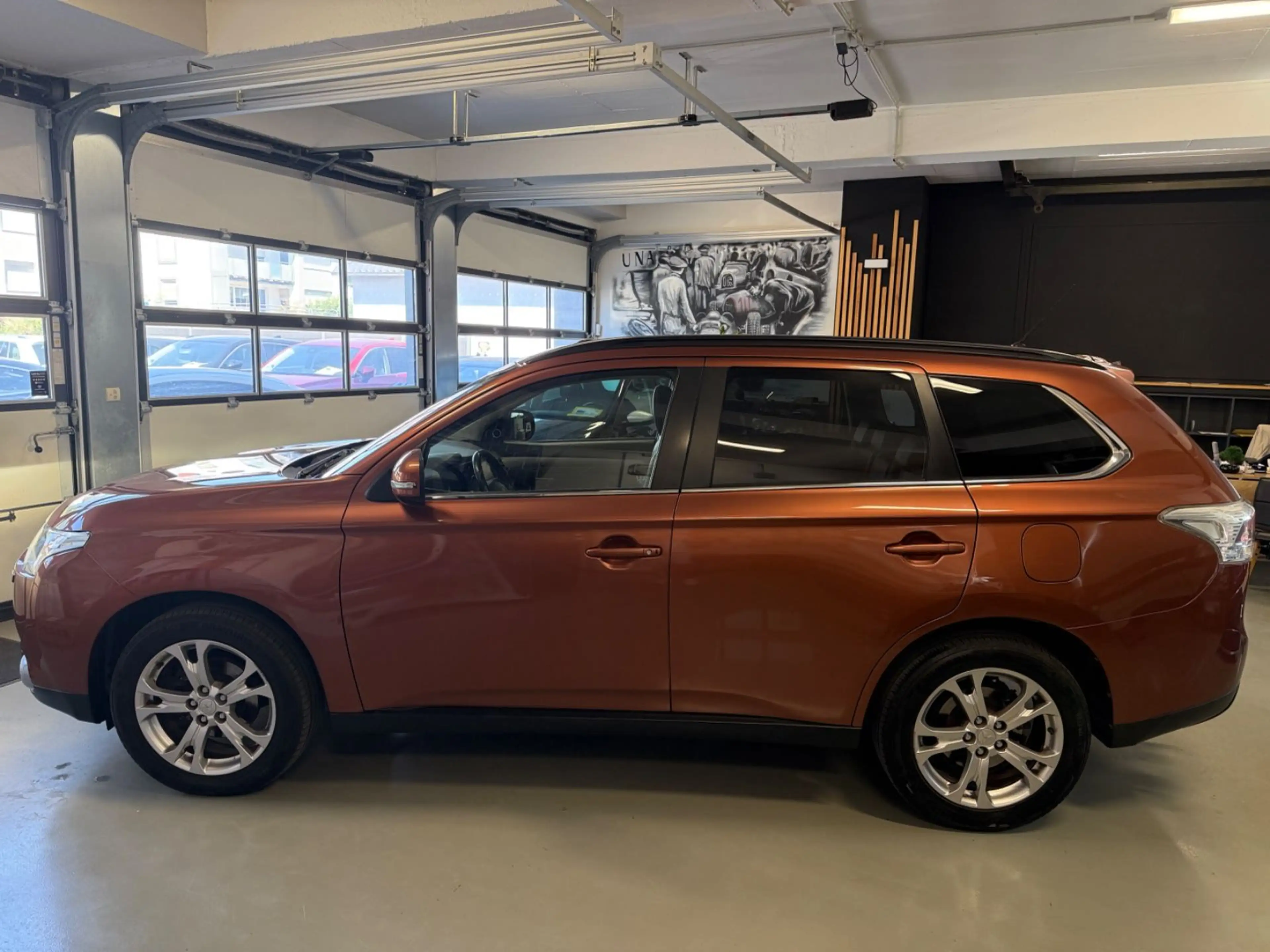 Mitsubishi Outlander 2.2 DI- 4WD 1HAND AHK XENON RKM 7 SITZ — photo 8