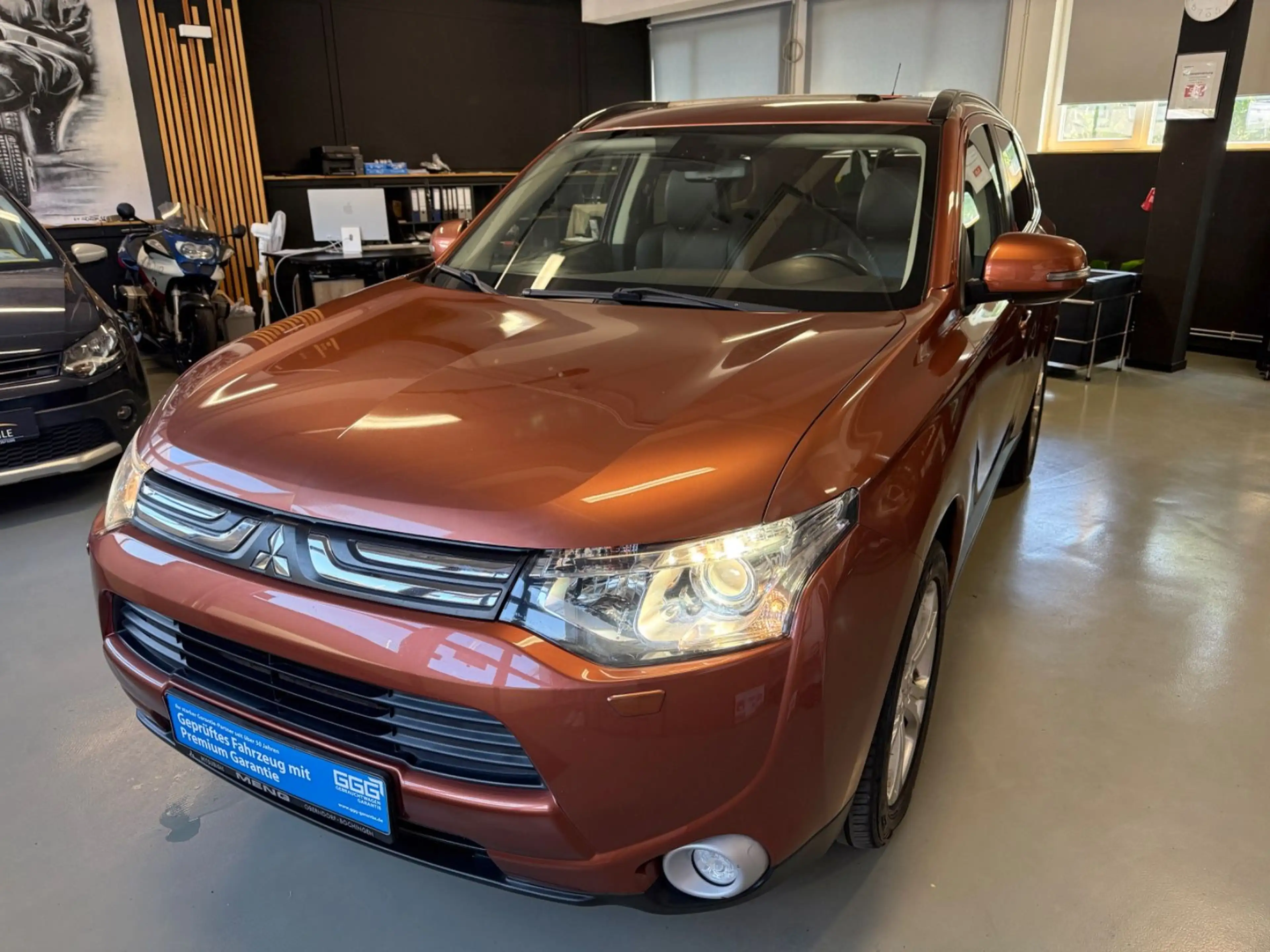 Mitsubishi Outlander 2.2 DI- 4WD 1HAND AHK XENON RKM 7 SITZ
