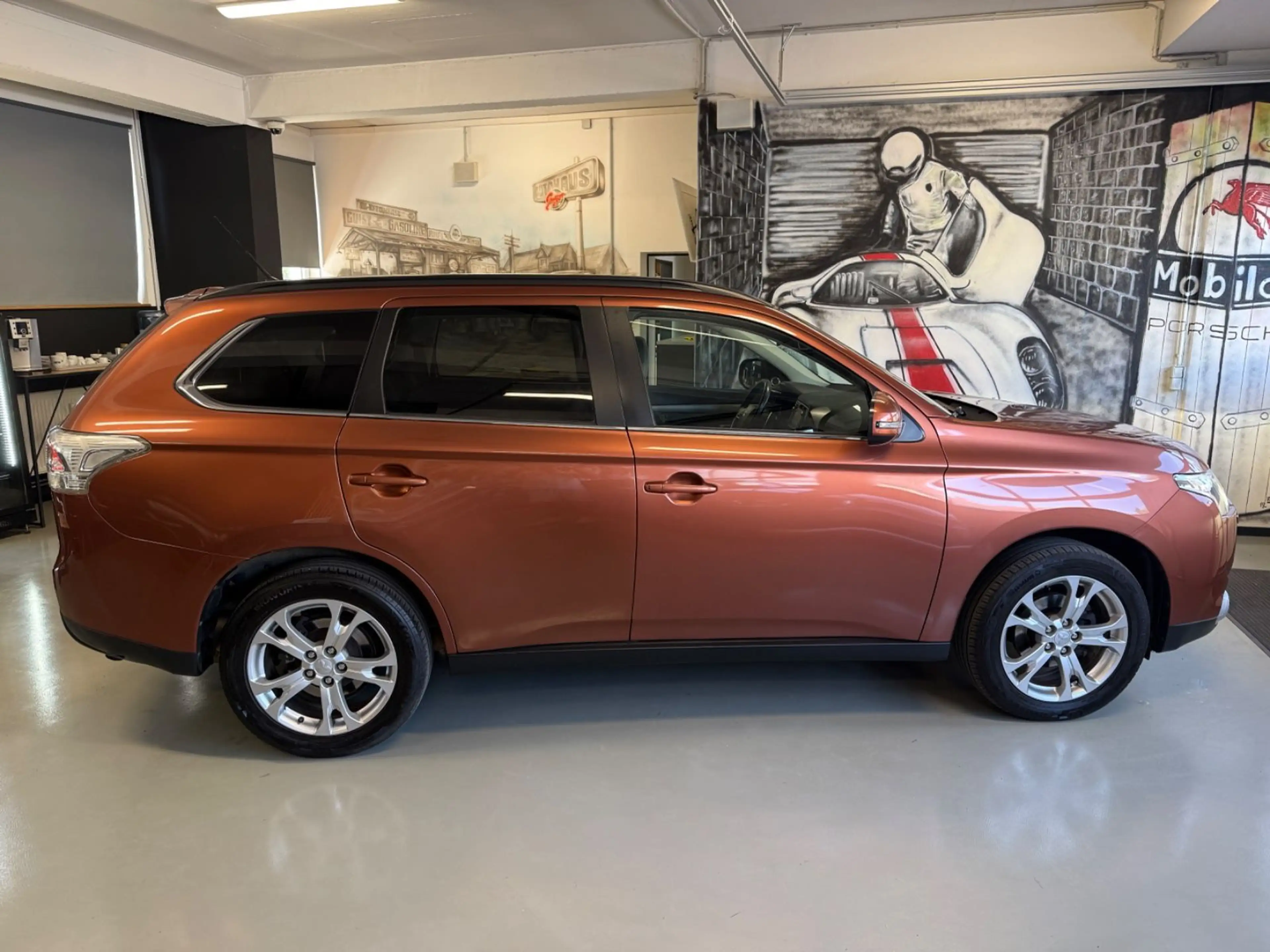 Mitsubishi Outlander 2.2 DI- 4WD 1HAND AHK XENON RKM 7 SITZ — photo 4