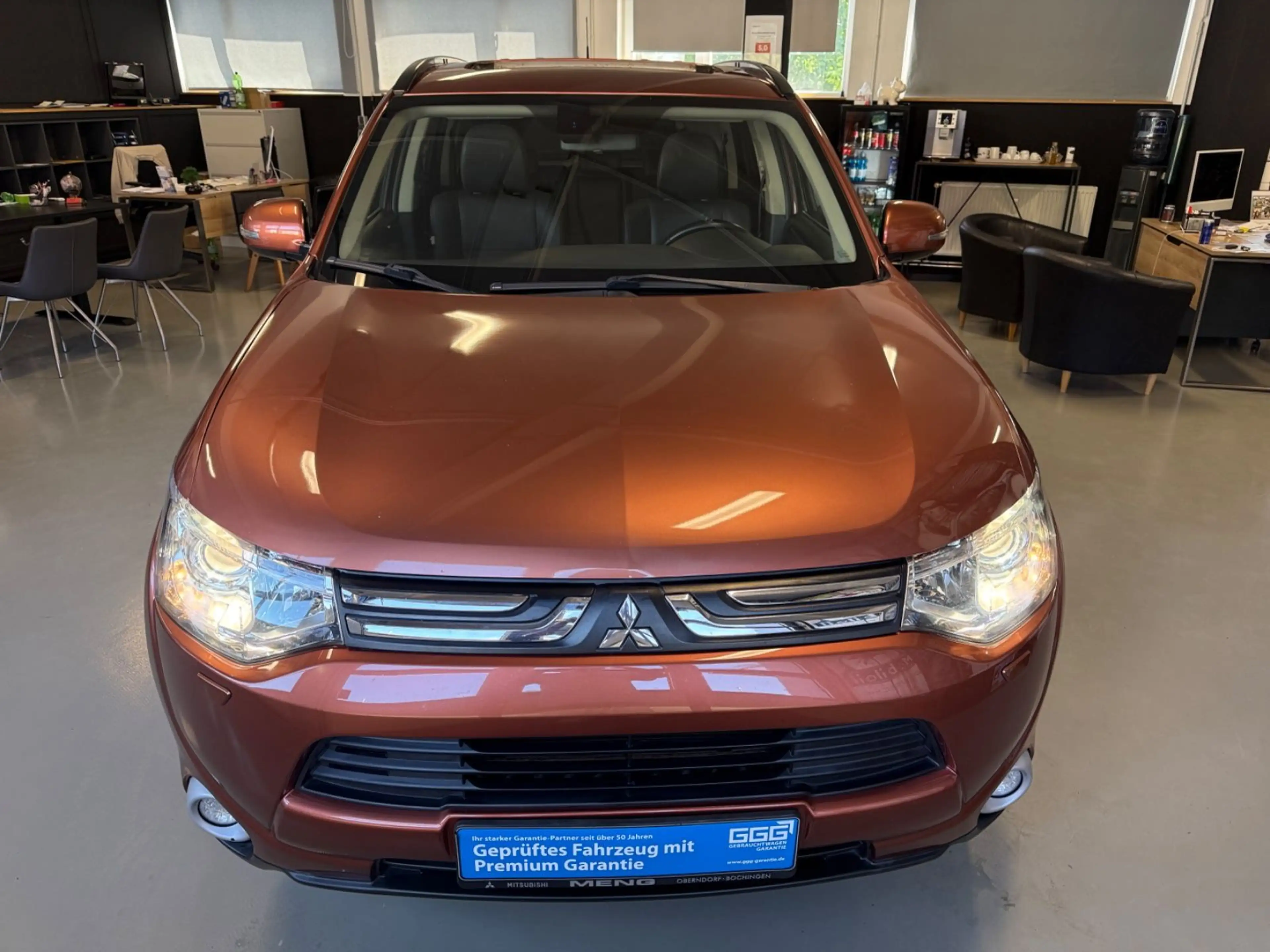 Mitsubishi Outlander 2.2 DI- 4WD 1HAND AHK XENON RKM 7 SITZ — photo 2