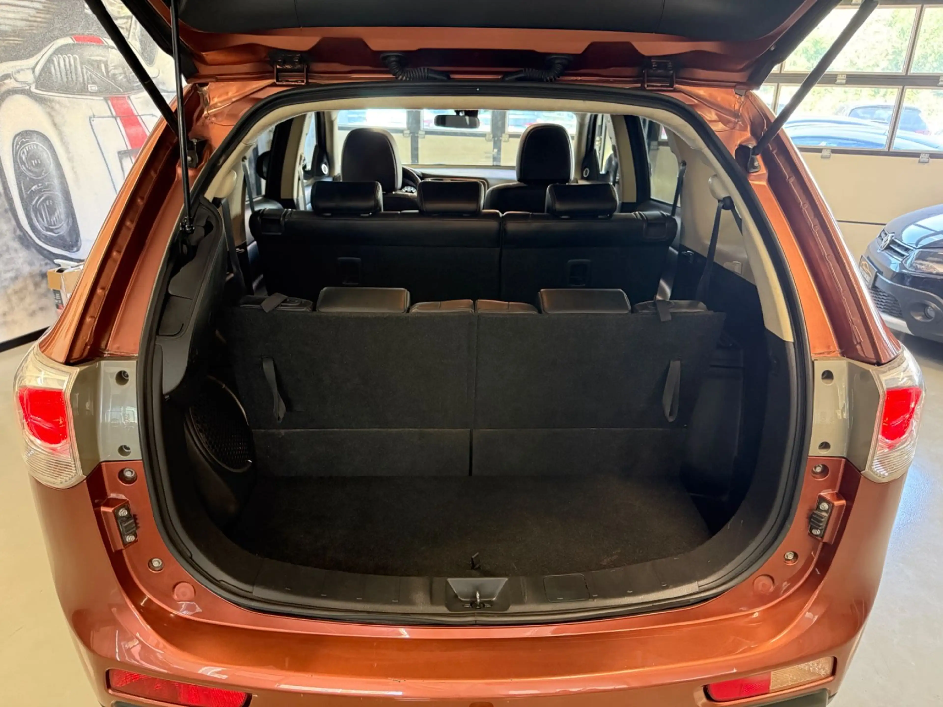 Mitsubishi Outlander 2.2 DI- 4WD 1HAND AHK XENON RKM 7 SITZ — photo 13