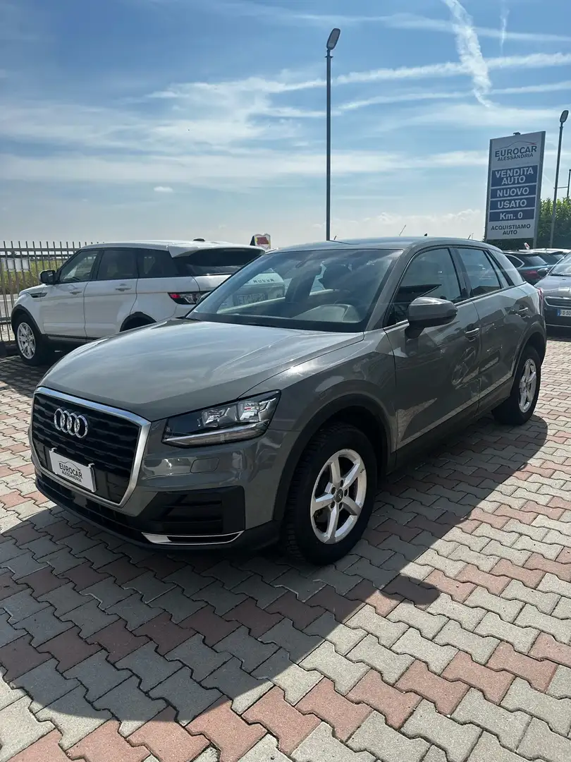 Audi Q2 30 1.6 tdi Business Design Gris - 1