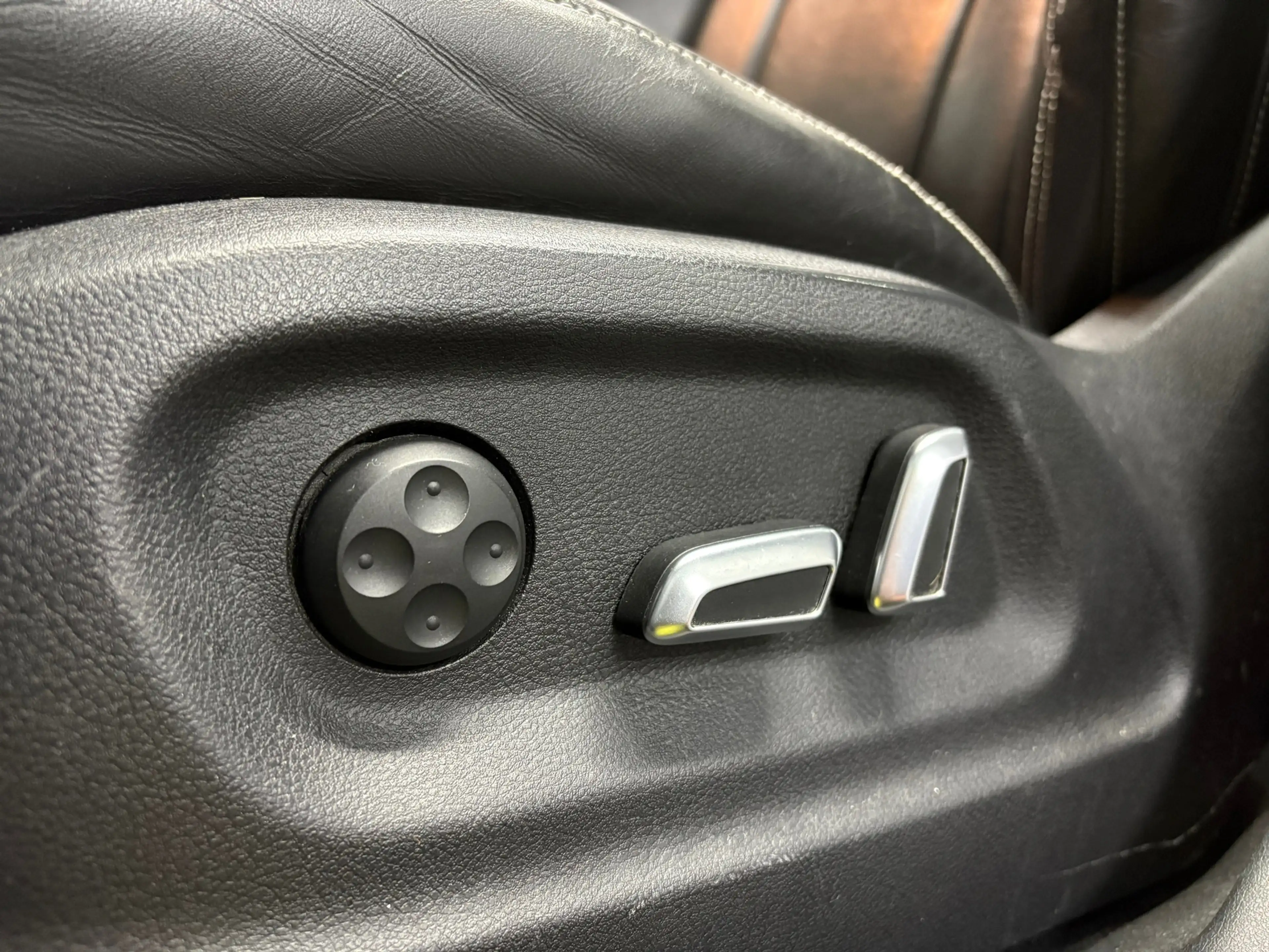 Audi SQ5 3.0 TDI Quattro S-Line — photo 11