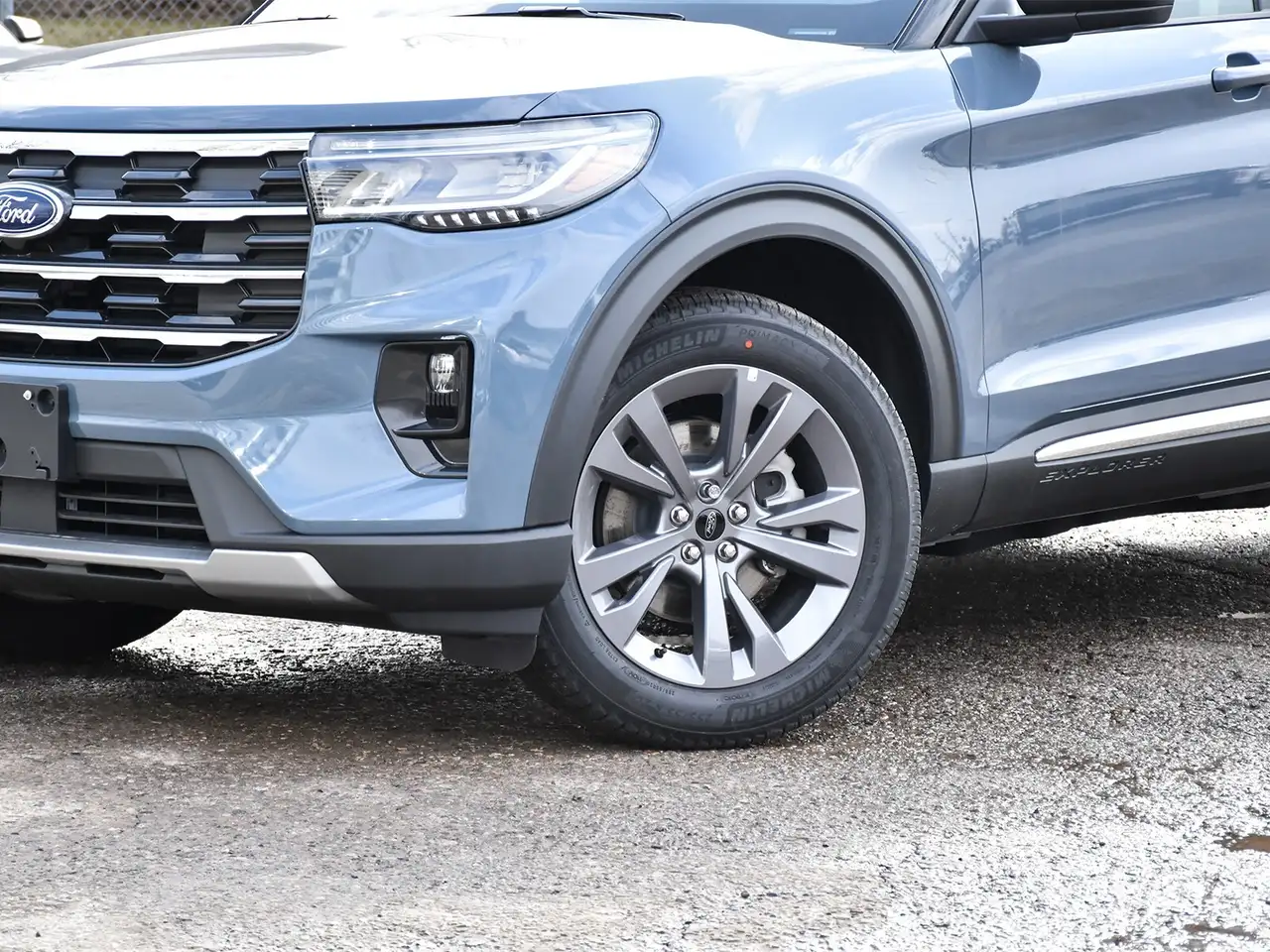 Ford Explorer снимка Ford Explorer