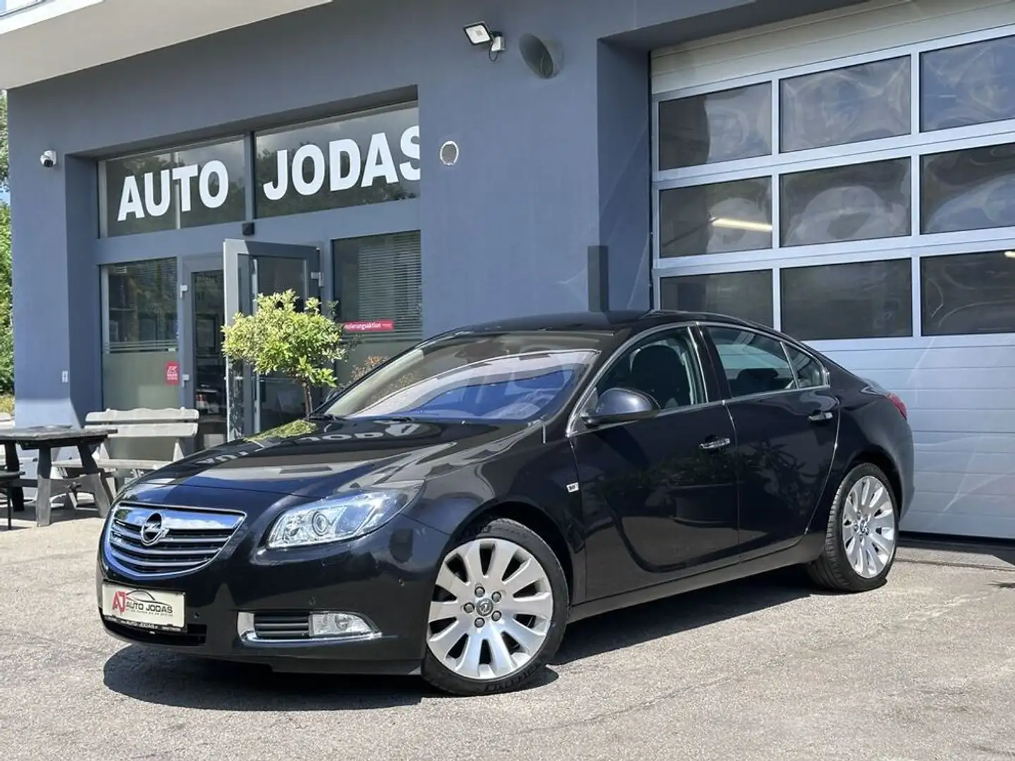 Opel Insignia 2.0 Turbo Cosmo Aut. **Händlerfahrzeug** Schwarz - 2
