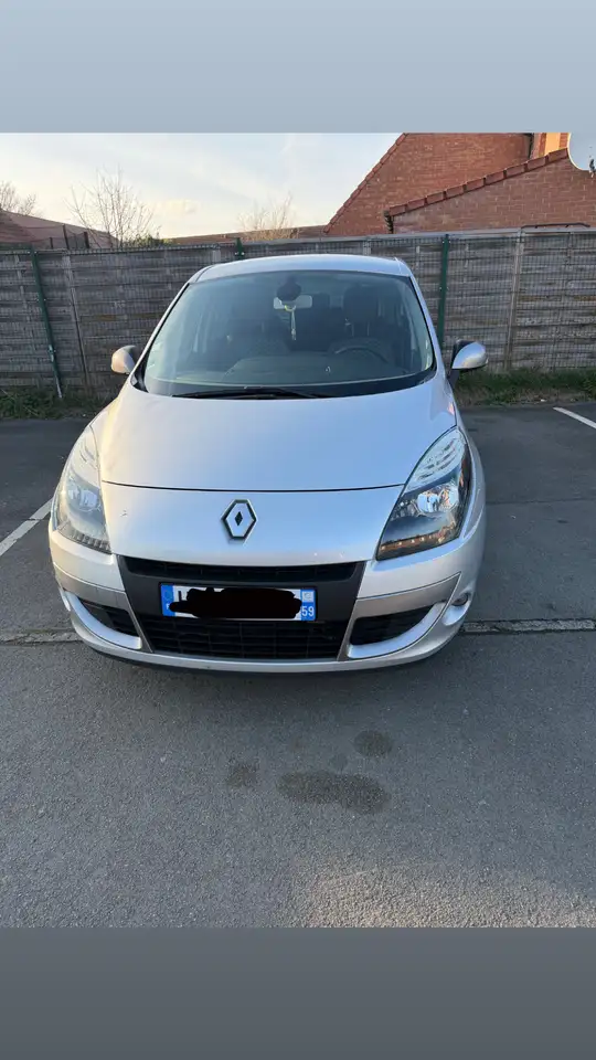 Renault Scenic III 2.0 16v 140 CVT PrivilÃ¨ge Euro 5