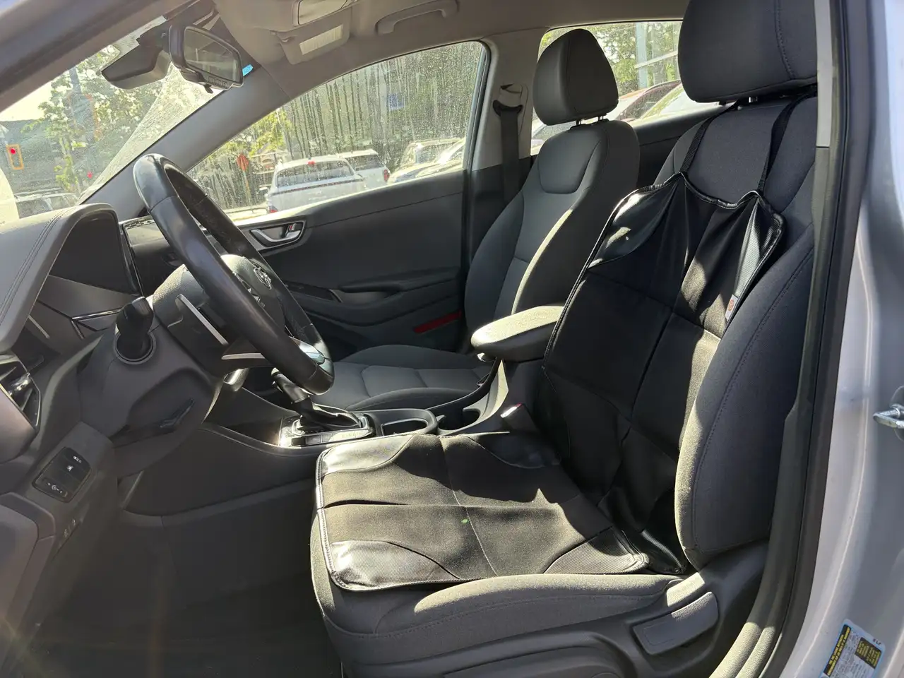 Hyundai IONIQ снимка Hyundai IONIQ