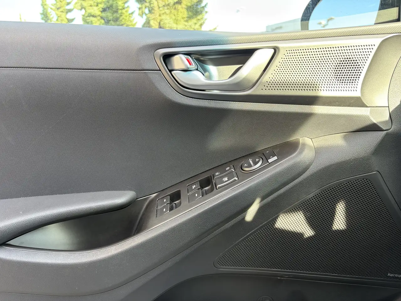 Hyundai IONIQ снимка Hyundai IONIQ