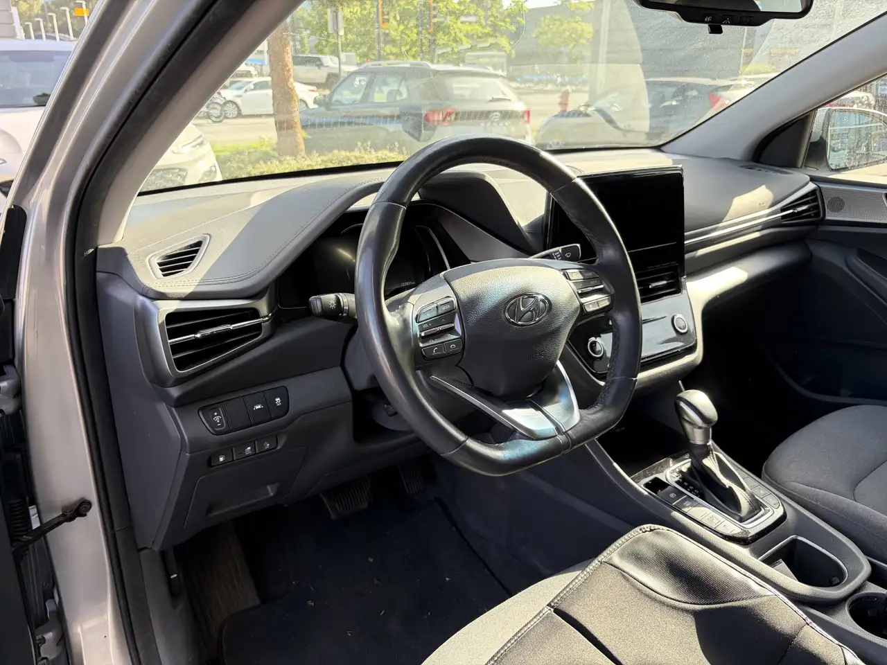 Hyundai IONIQ снимка Hyundai IONIQ