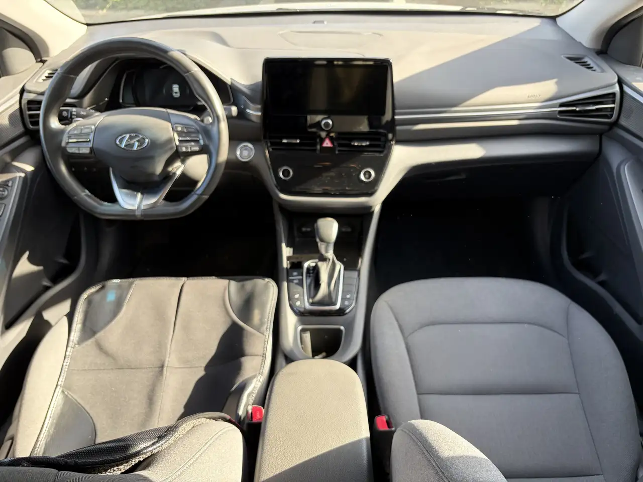 Hyundai IONIQ снимка Hyundai IONIQ