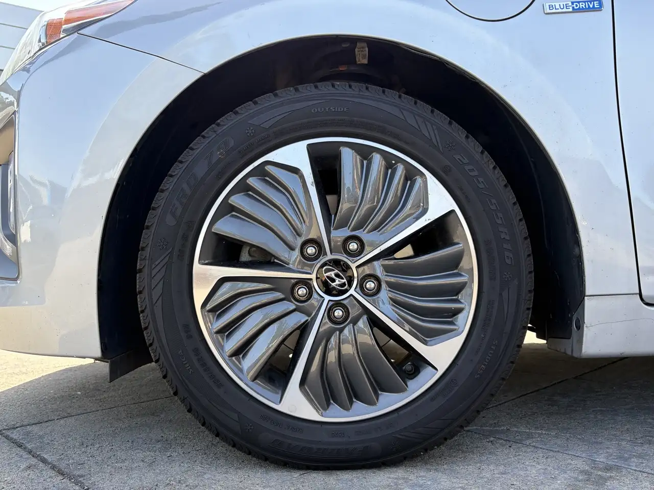 Hyundai IONIQ снимка Hyundai IONIQ