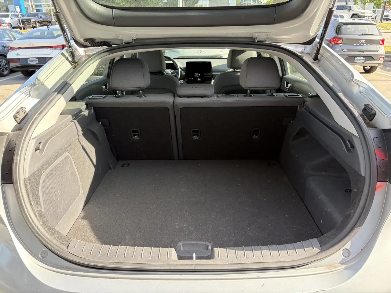 Hyundai IONIQ снимка Hyundai IONIQ