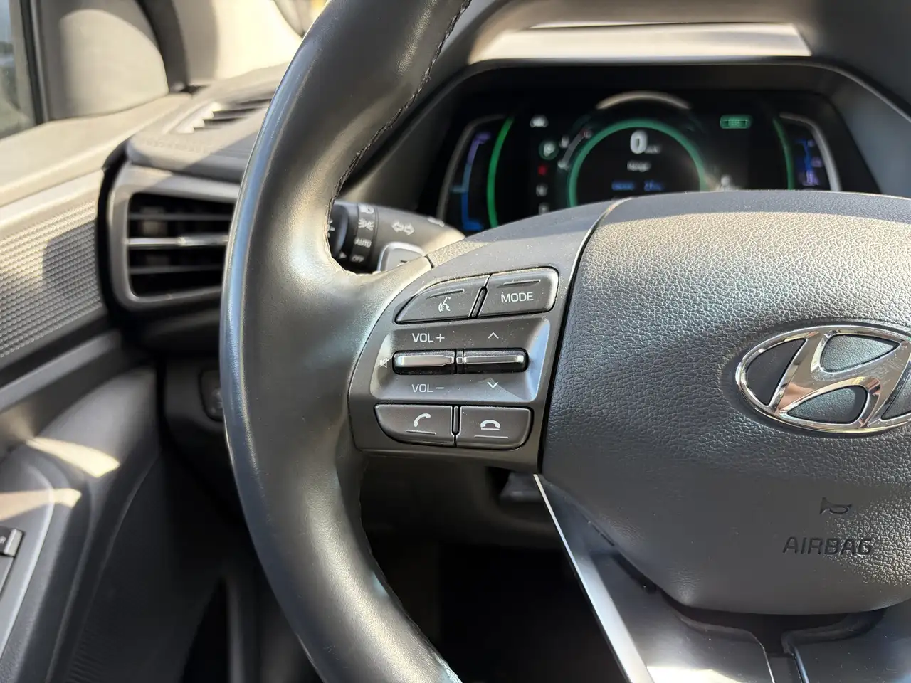 Hyundai IONIQ снимка Hyundai IONIQ