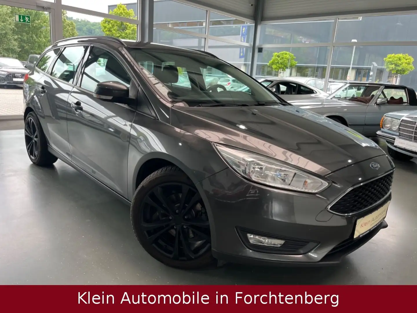 Ford Focus Turnier Business Navi PDC SHZ LM Tempomat Gris - 1